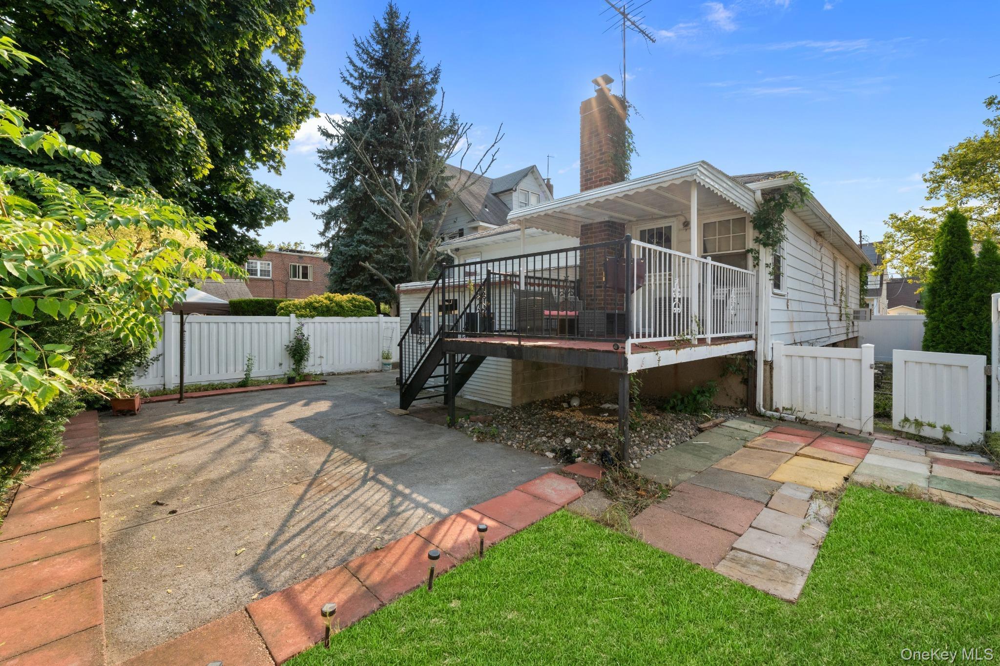 Single Family 227th Street  Queens, NY 11413, MLS-1034980-25