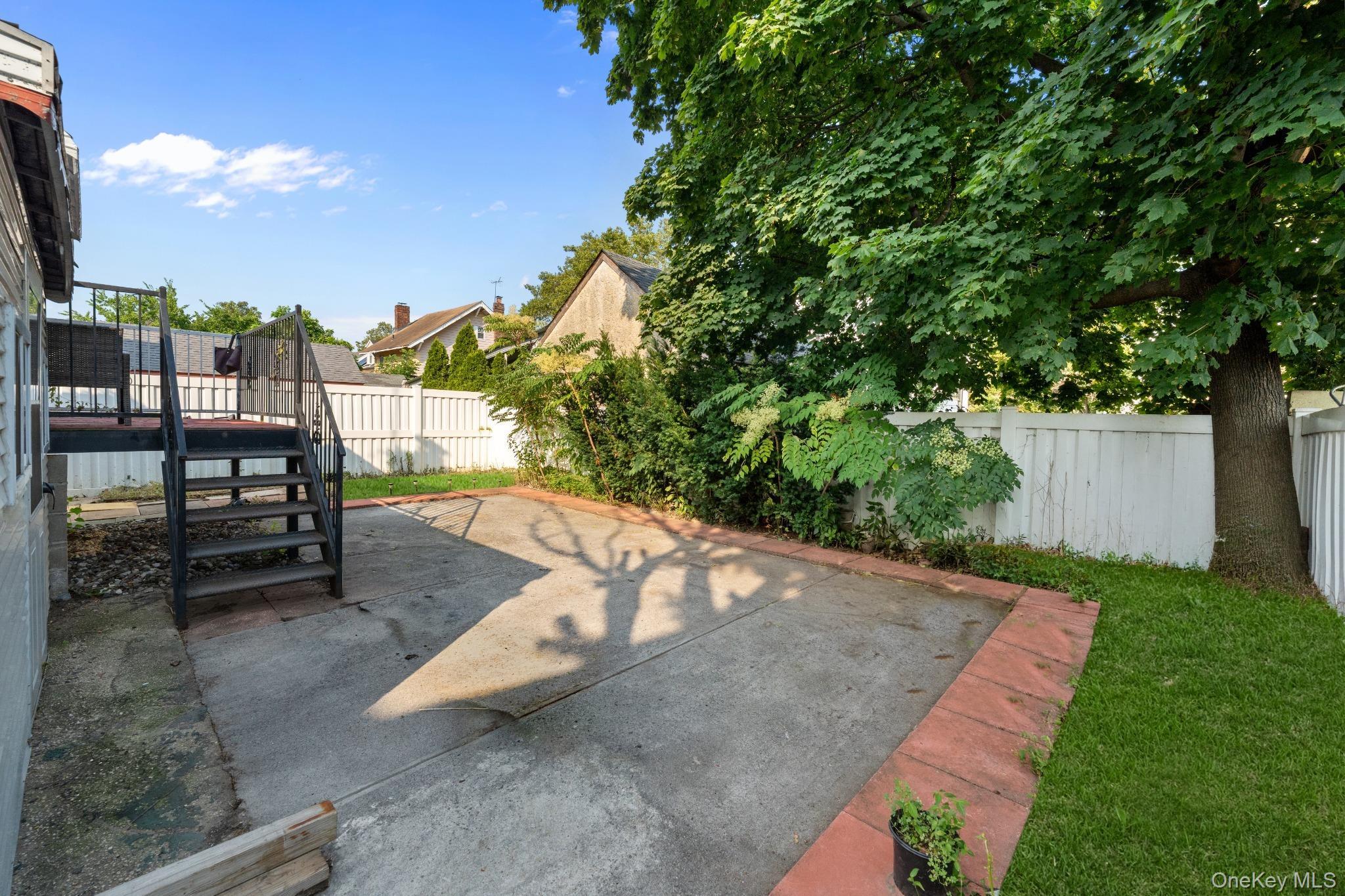 Single Family 227th Street  Queens, NY 11413, MLS-1034980-26