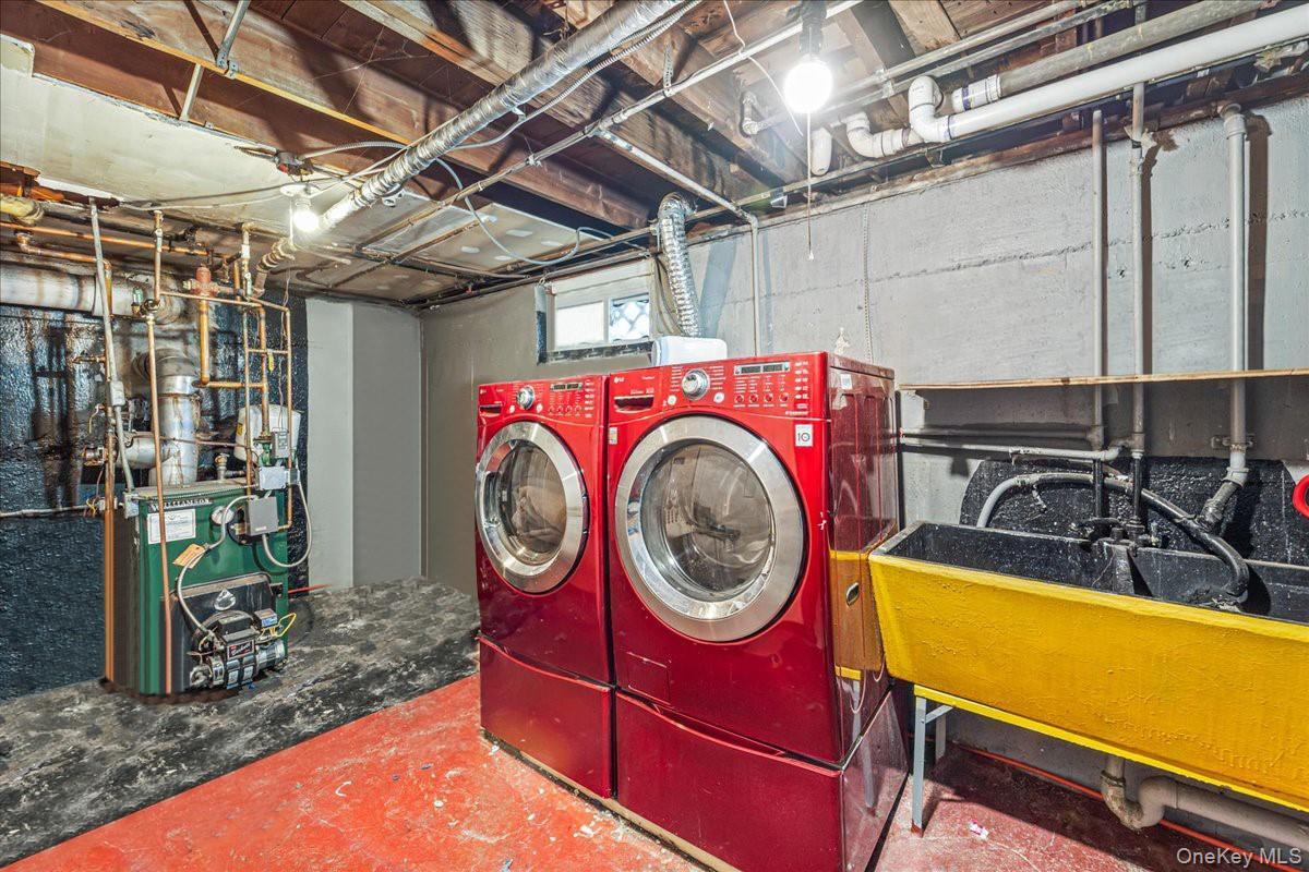 Single Family 19th Avenue Queens, NY 11357, MLS-1034983-16
