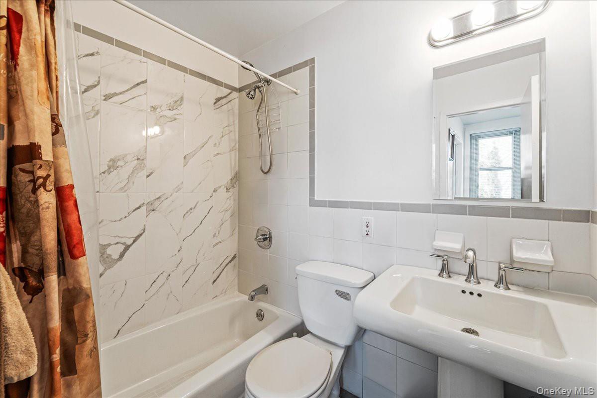 Single Family 19th Avenue Queens, NY 11357, MLS-1034983-20