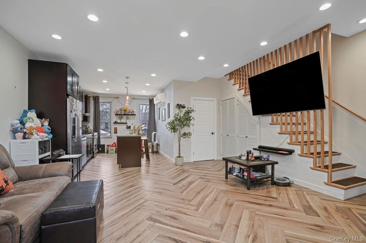 Single Family 70th St Queens, NY 11385, MLS-1035011-3