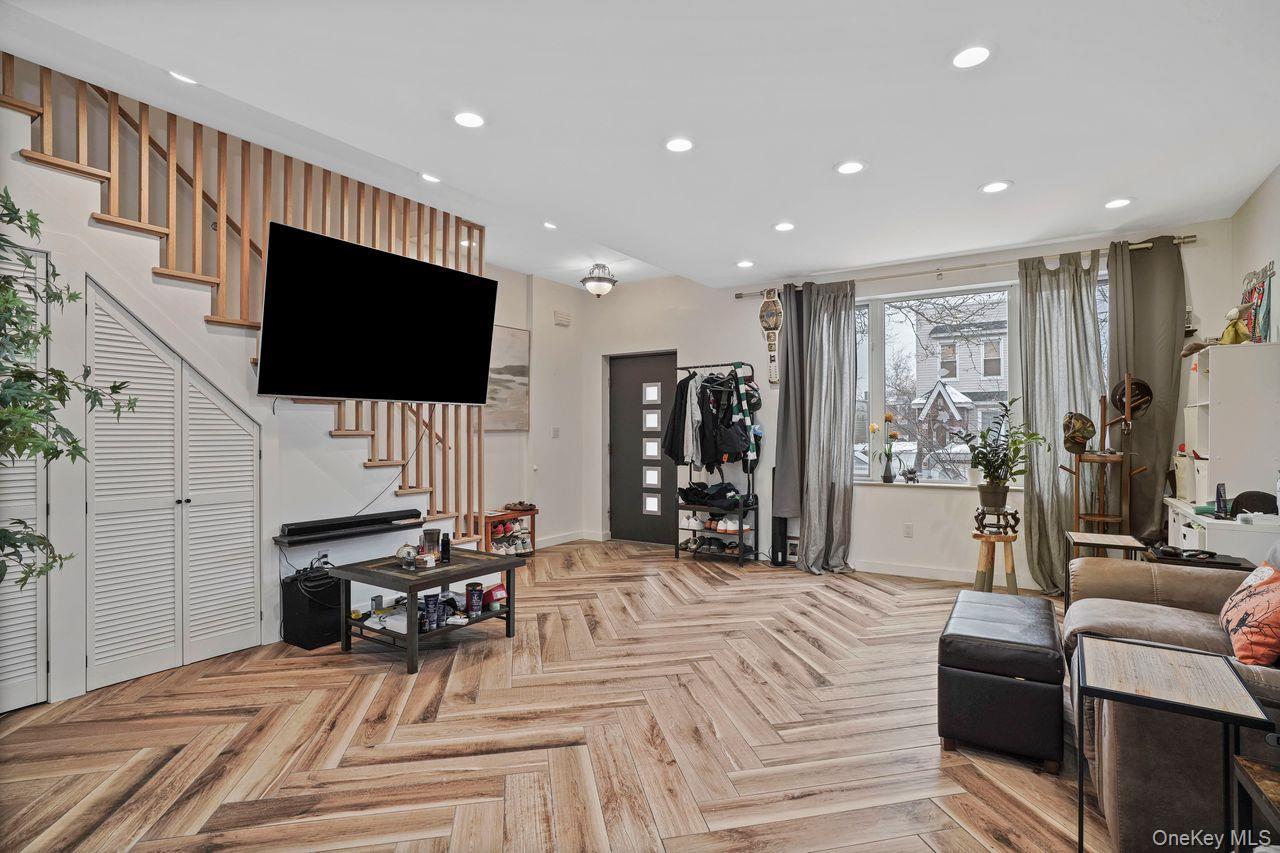 Single Family 70th St Queens, NY 11385, MLS-1035011-4