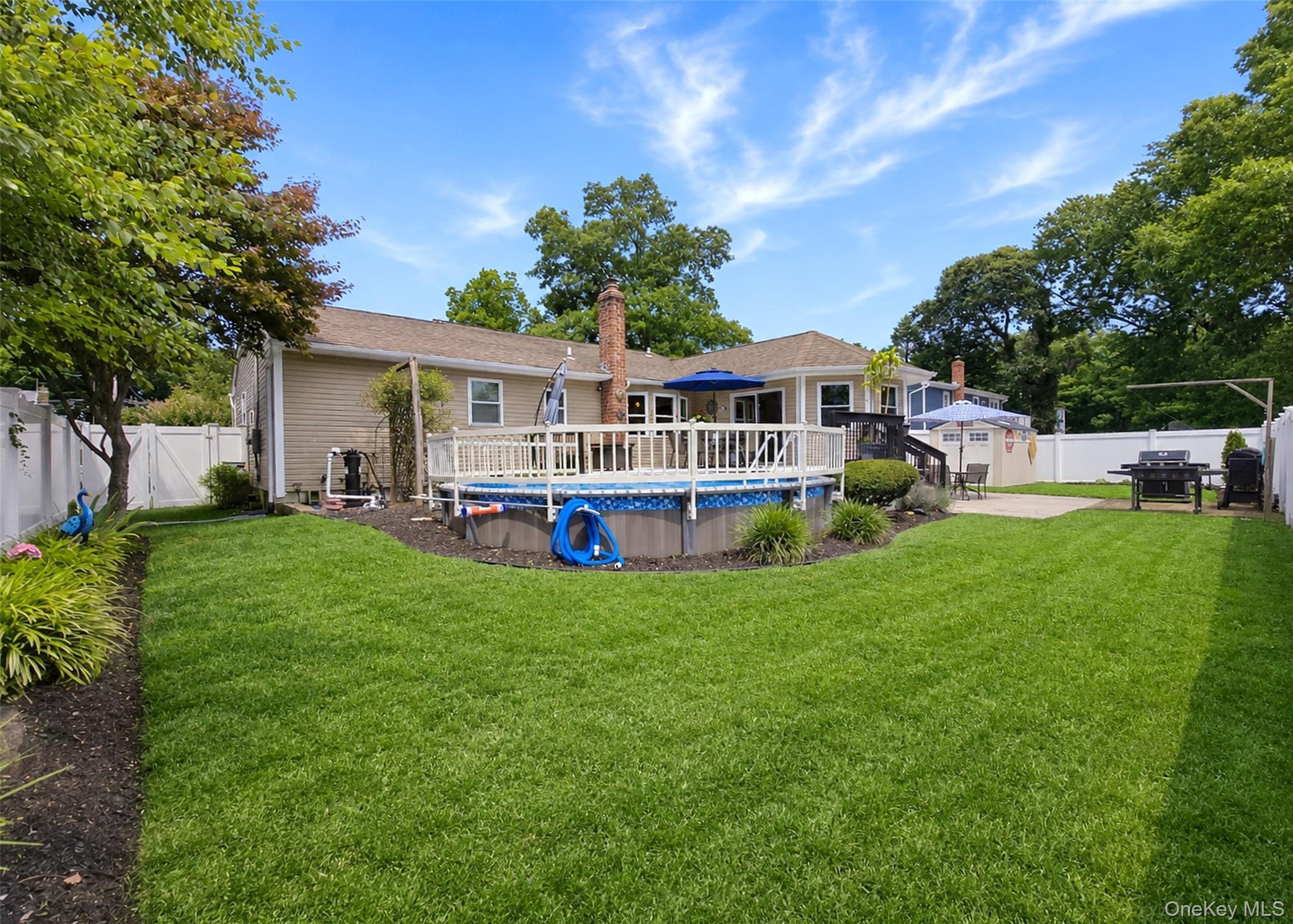 Single Family Walnut Street  Suffolk County, NY 11720, MLS-1035016-25