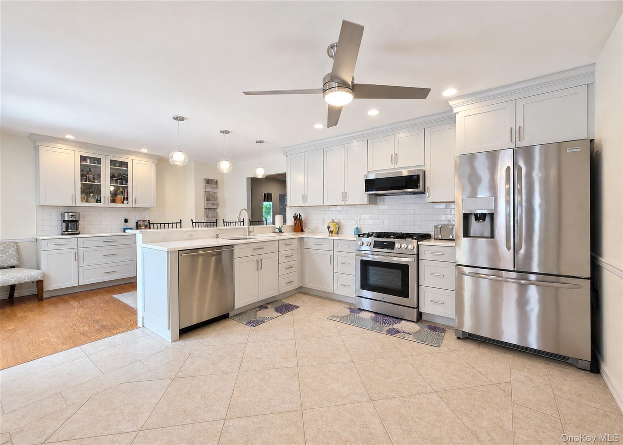 Single Family Walnut Street  Suffolk County, NY 11720, MLS-1035016-9