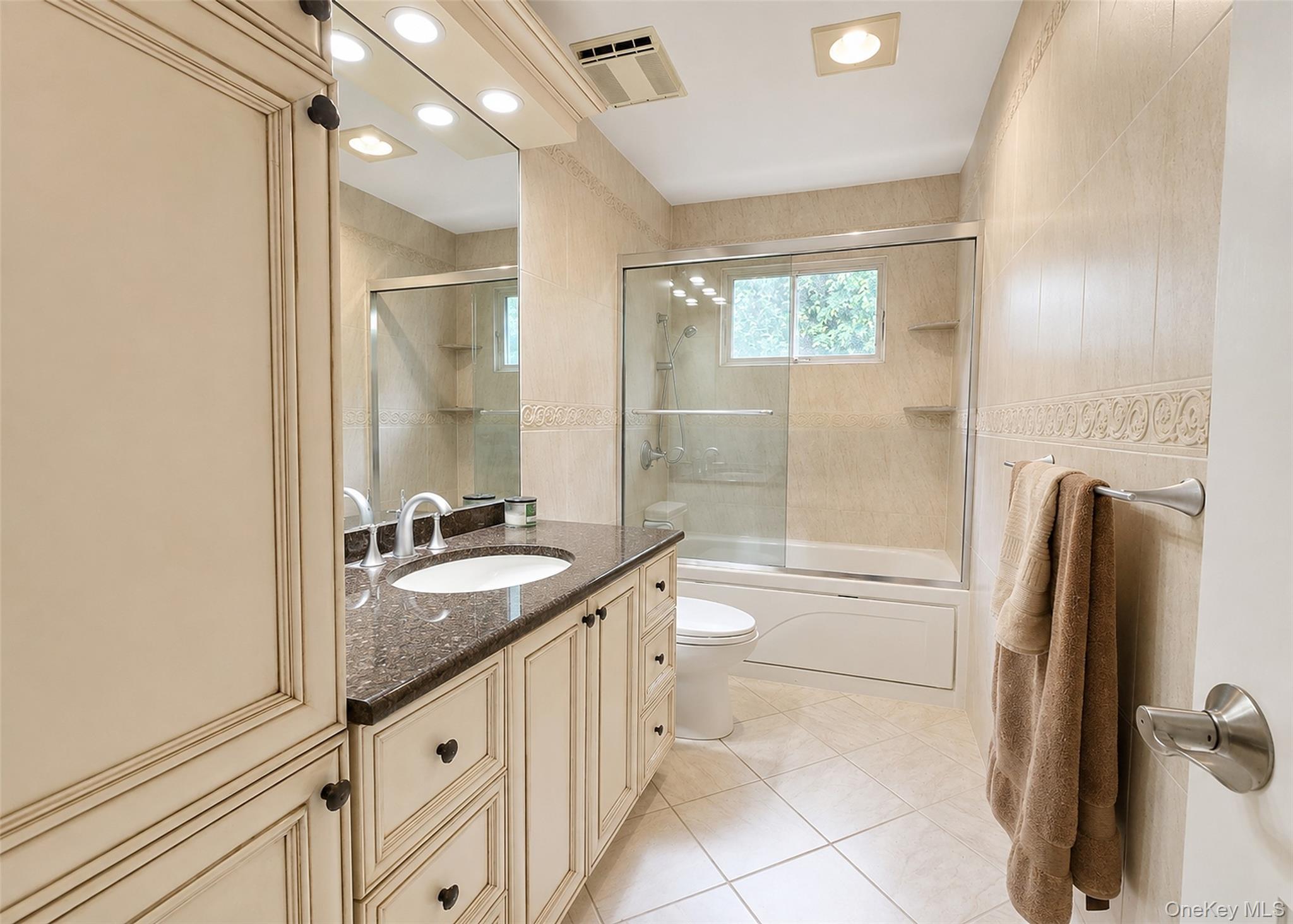 Single Family Newton Boulevard Suffolk County, NY 11779, MLS-1035049-13