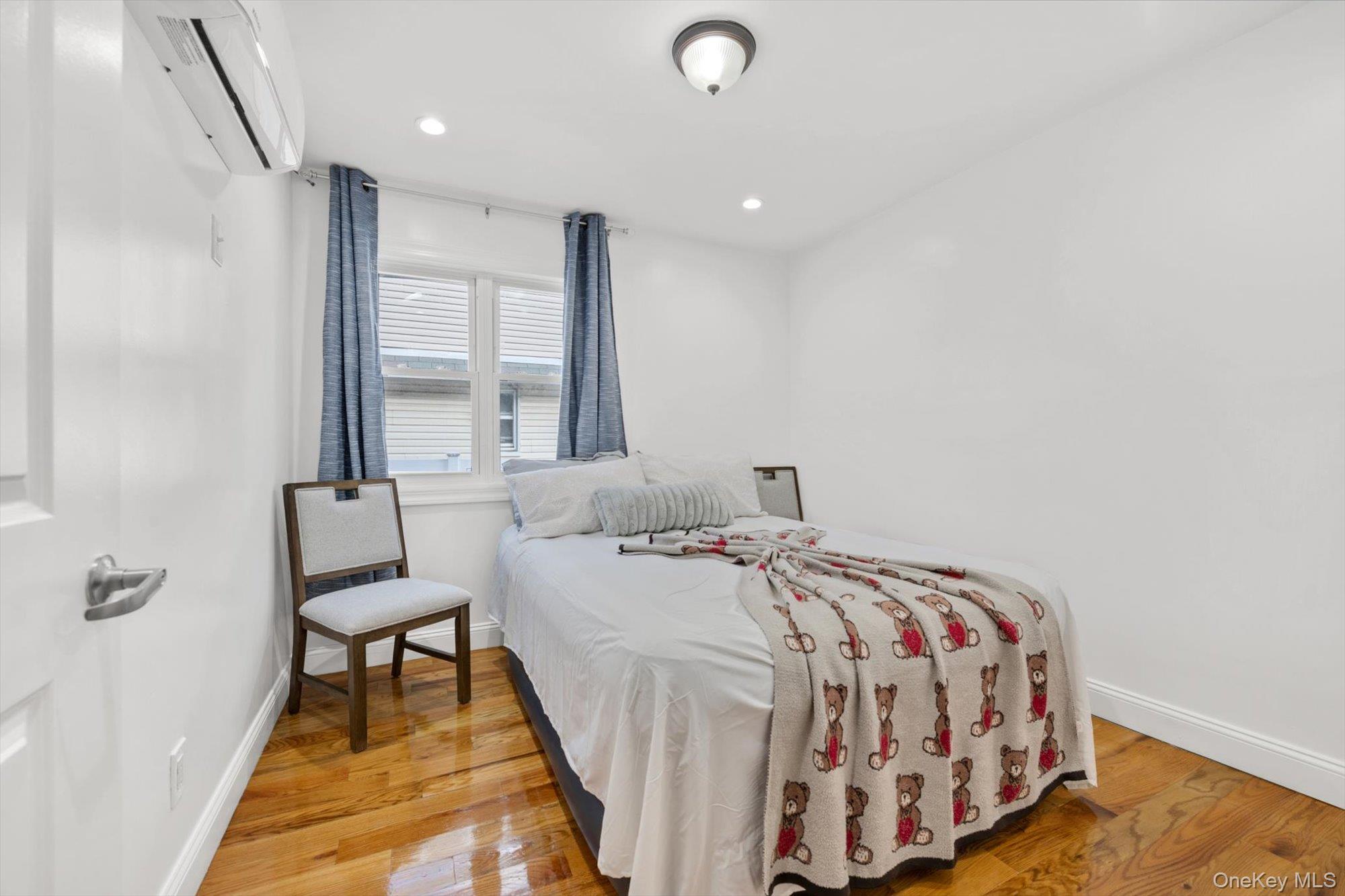 Single Family 224th Street Queens, NY 11413, MLS-1035068-16