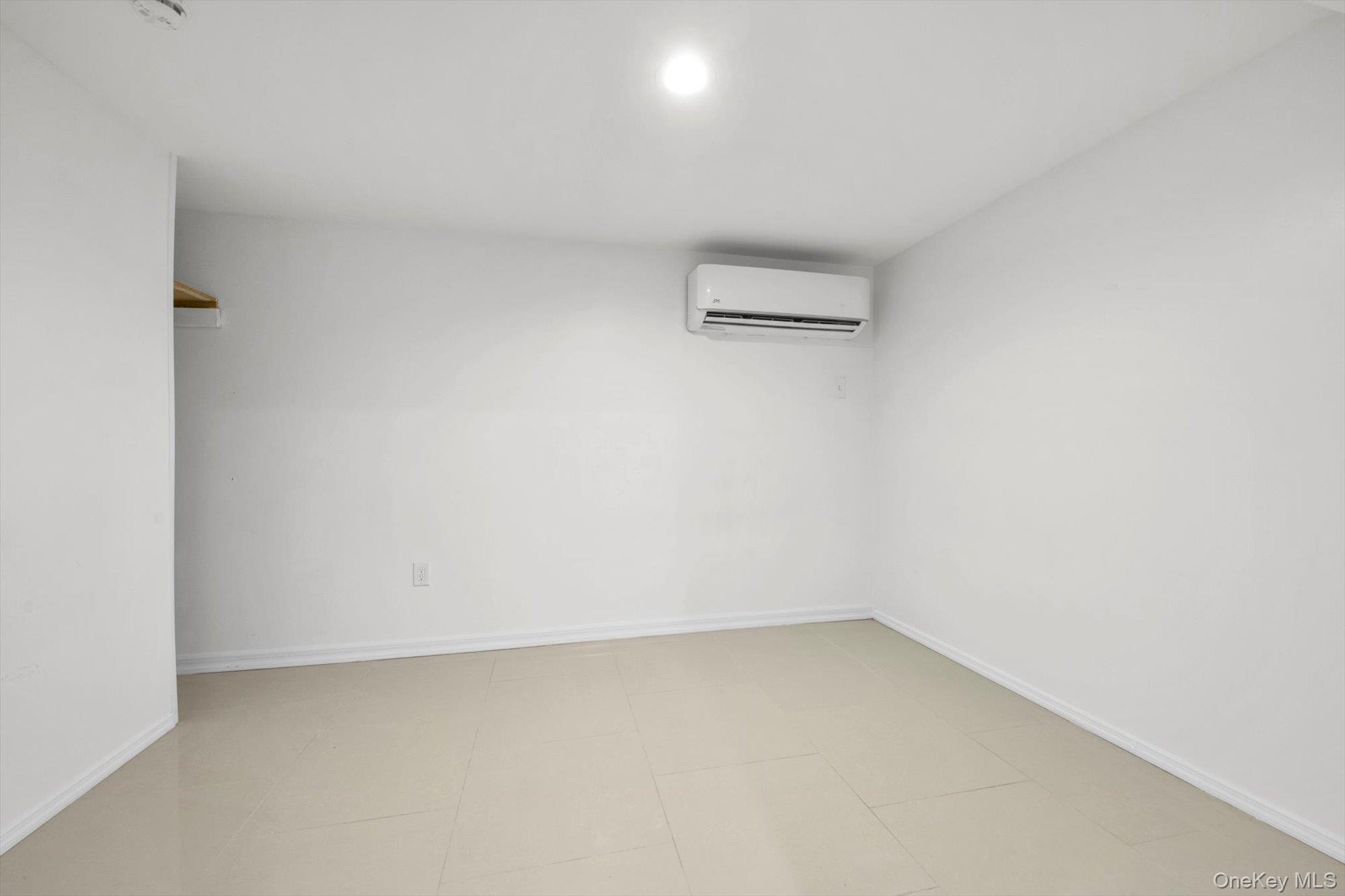 Single Family 224th Street Queens, NY 11413, MLS-1035068-20