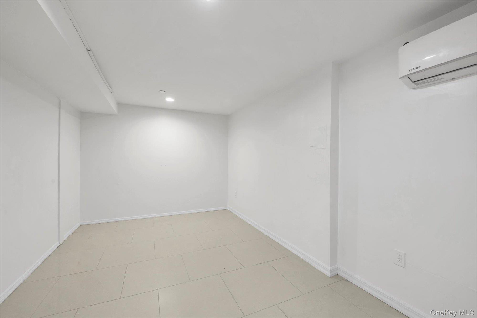 Single Family 224th Street Queens, NY 11413, MLS-1035068-21