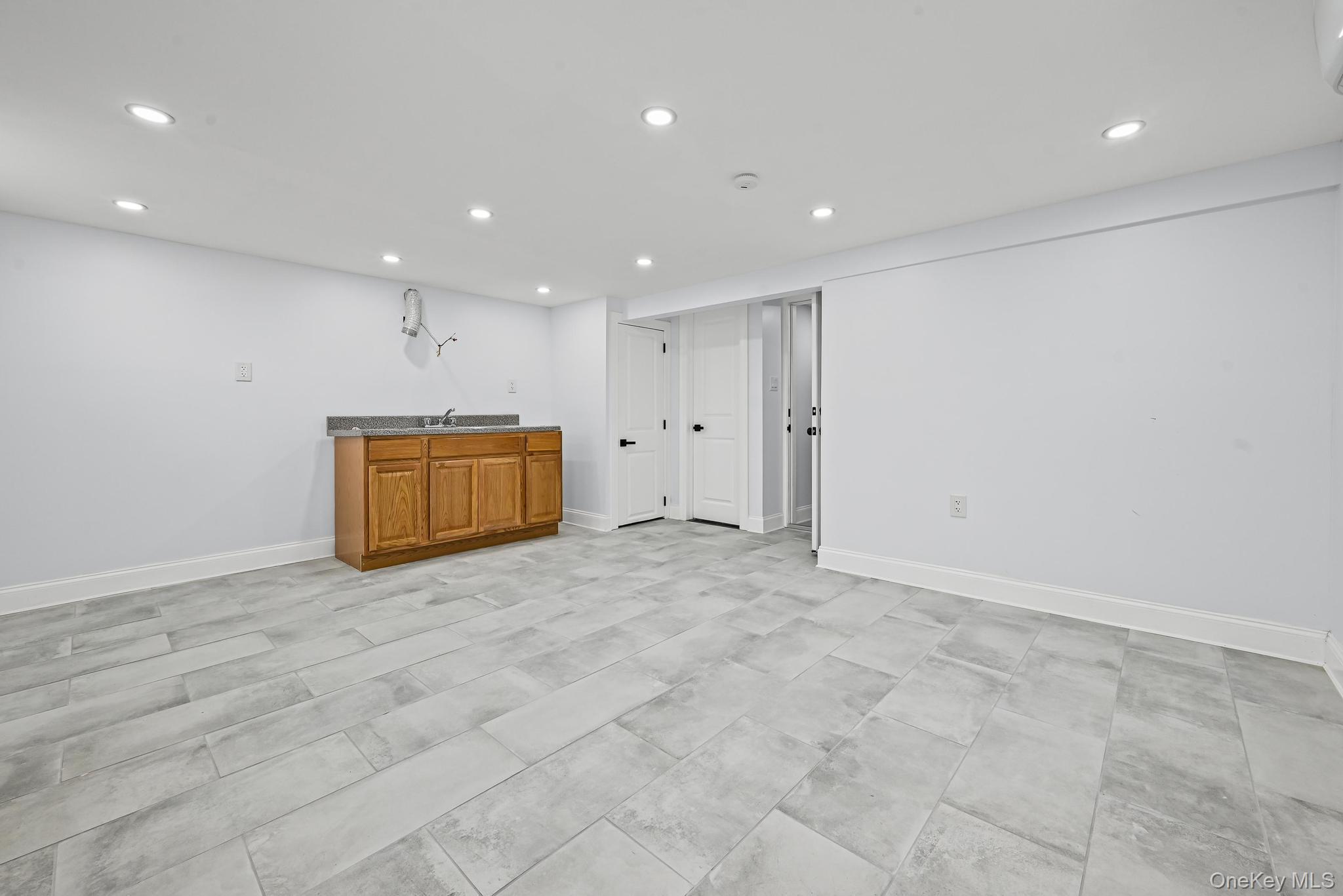 Single Family 148th Drive Queens, NY 11422, MLS-1035121-16