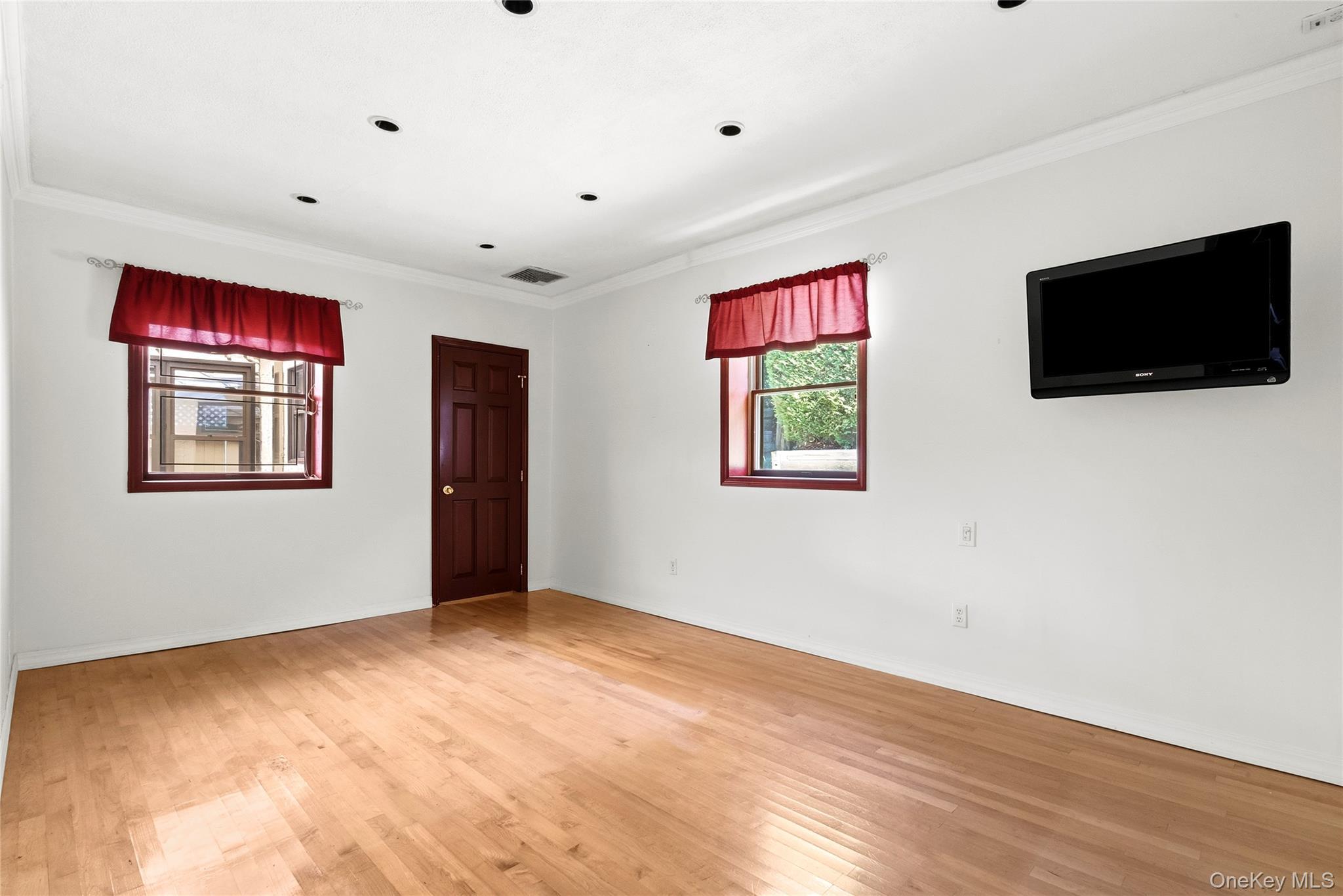 Single Family 26th Avenue Queens, NY 11360, MLS-1035139-19