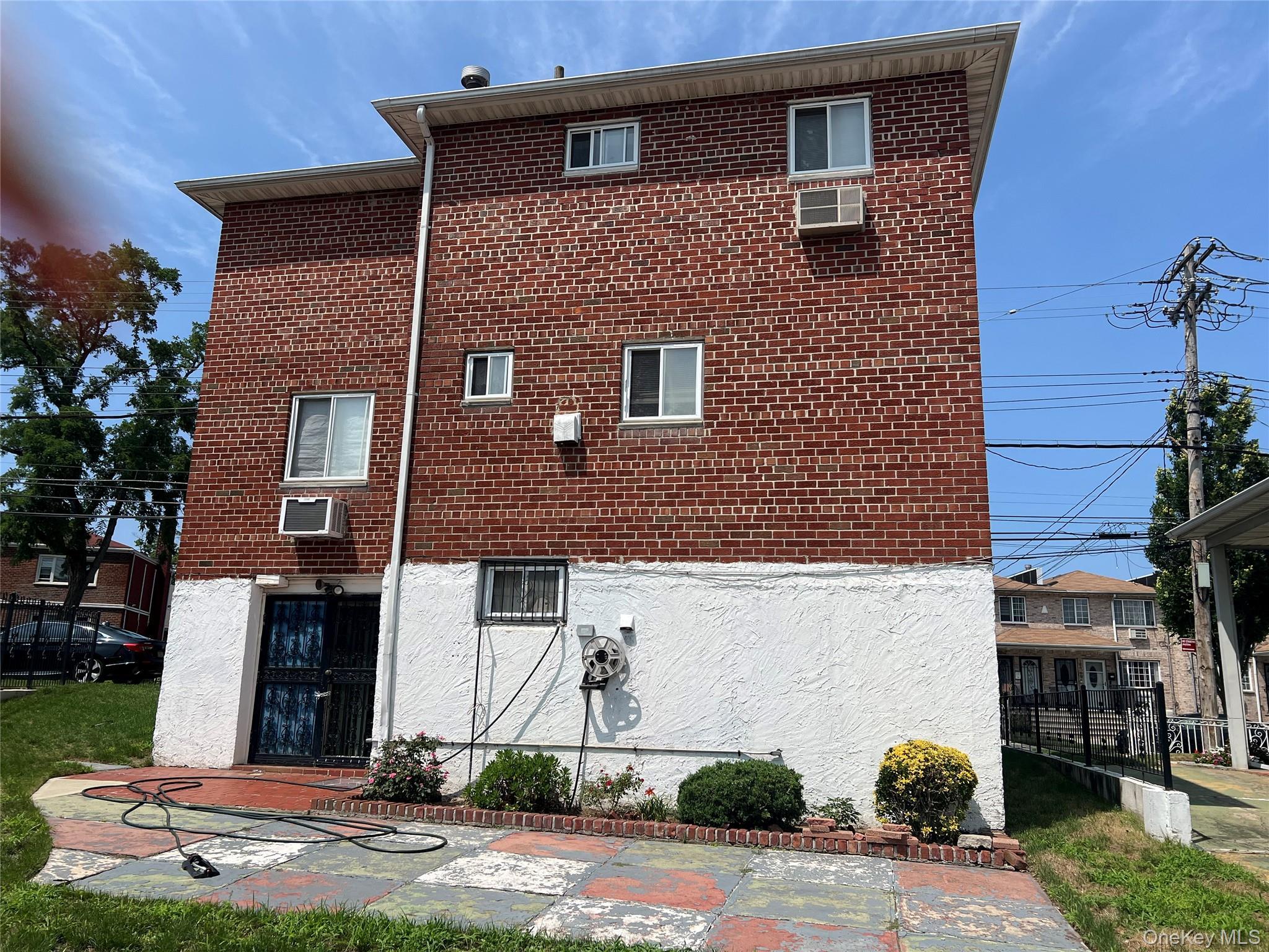 Single Family 140th Avenue  Queens, NY 11413, MLS-1035161-16