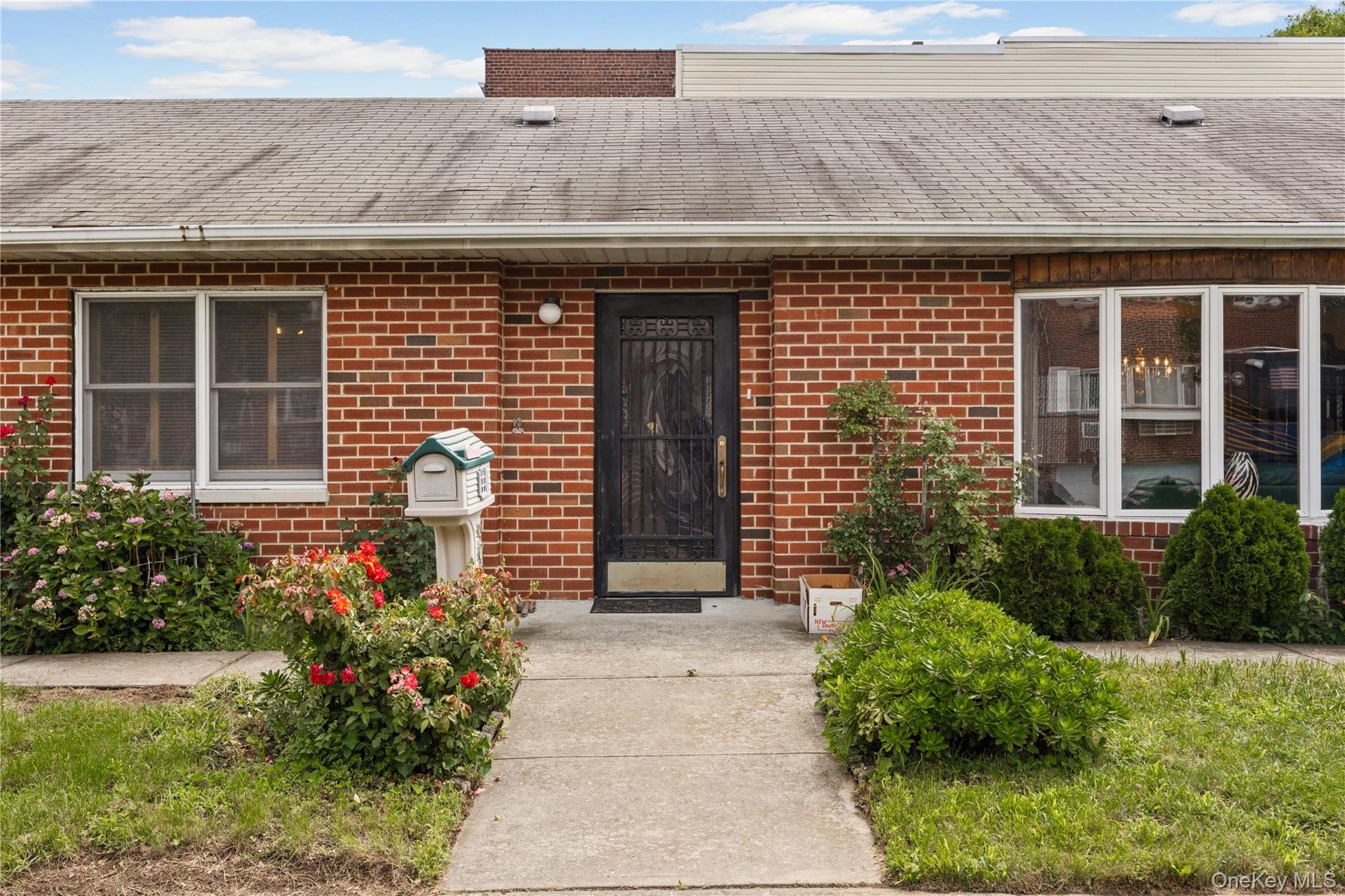 Single Family Vincent Avenue Bronx, NY 10465, MLS-1035169-2