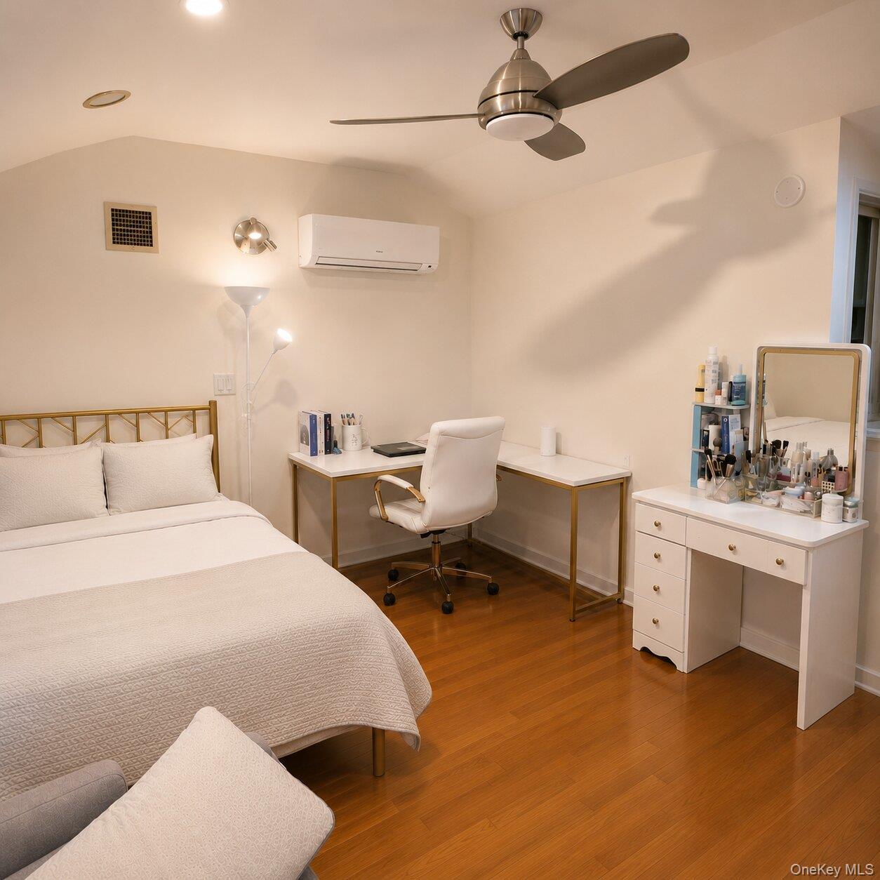 Single Family 192nd Street Queens, NY 11366, MLS-1035178-21