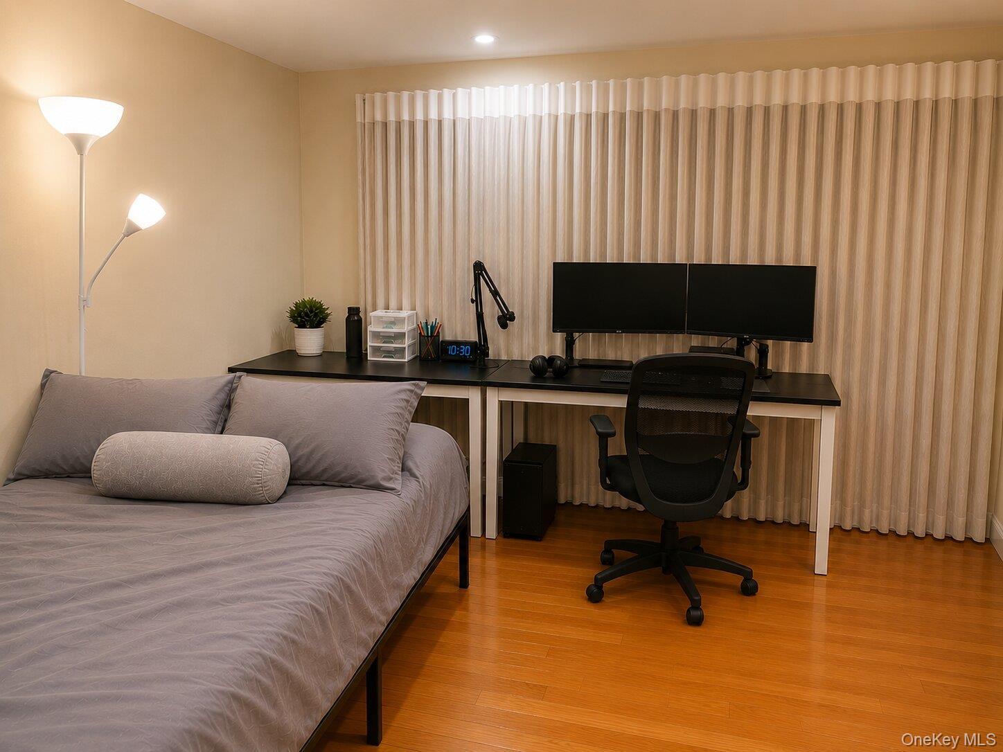 Single Family 192nd Street Queens, NY 11366, MLS-1035178-23