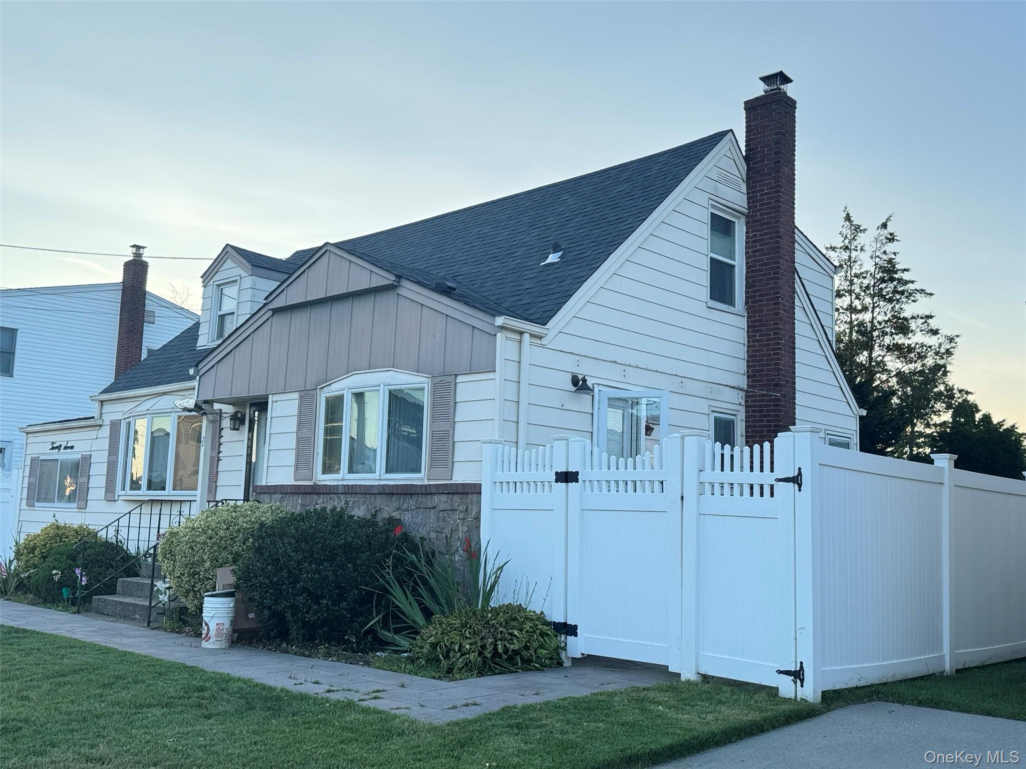 Single Family Edward Street Nassau County, NY 11714, MLS-1035184-2