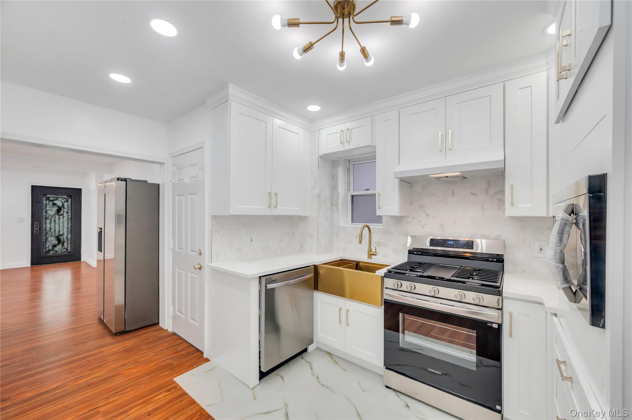 Single Family 205th Street  Queens, NY 11423, MLS-1035187-10