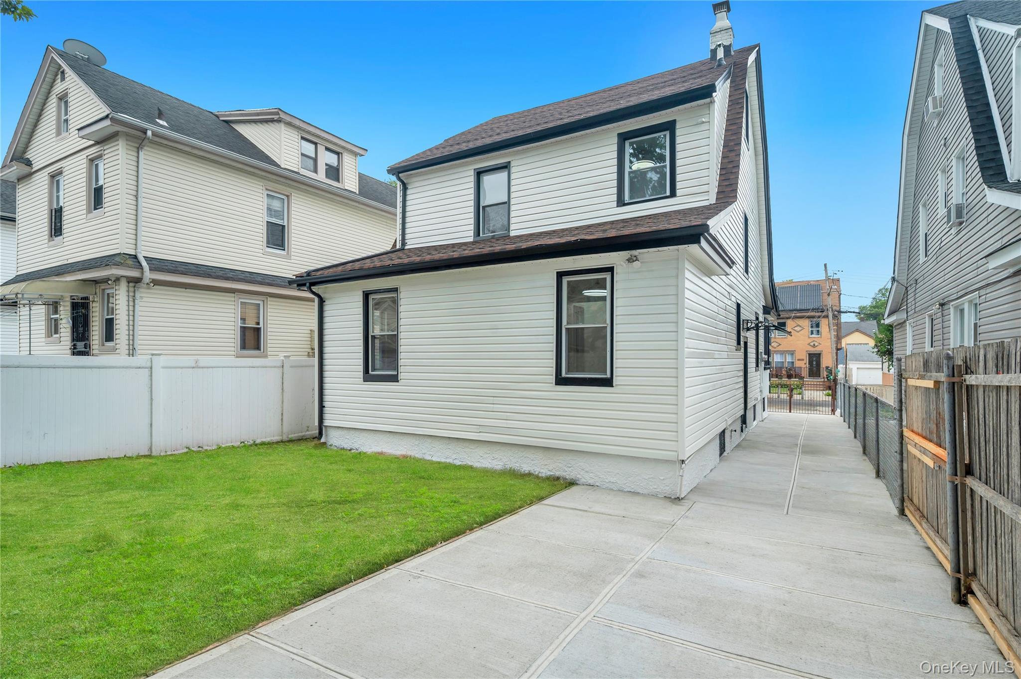 Single Family 205th Street  Queens, NY 11423, MLS-1035187-3