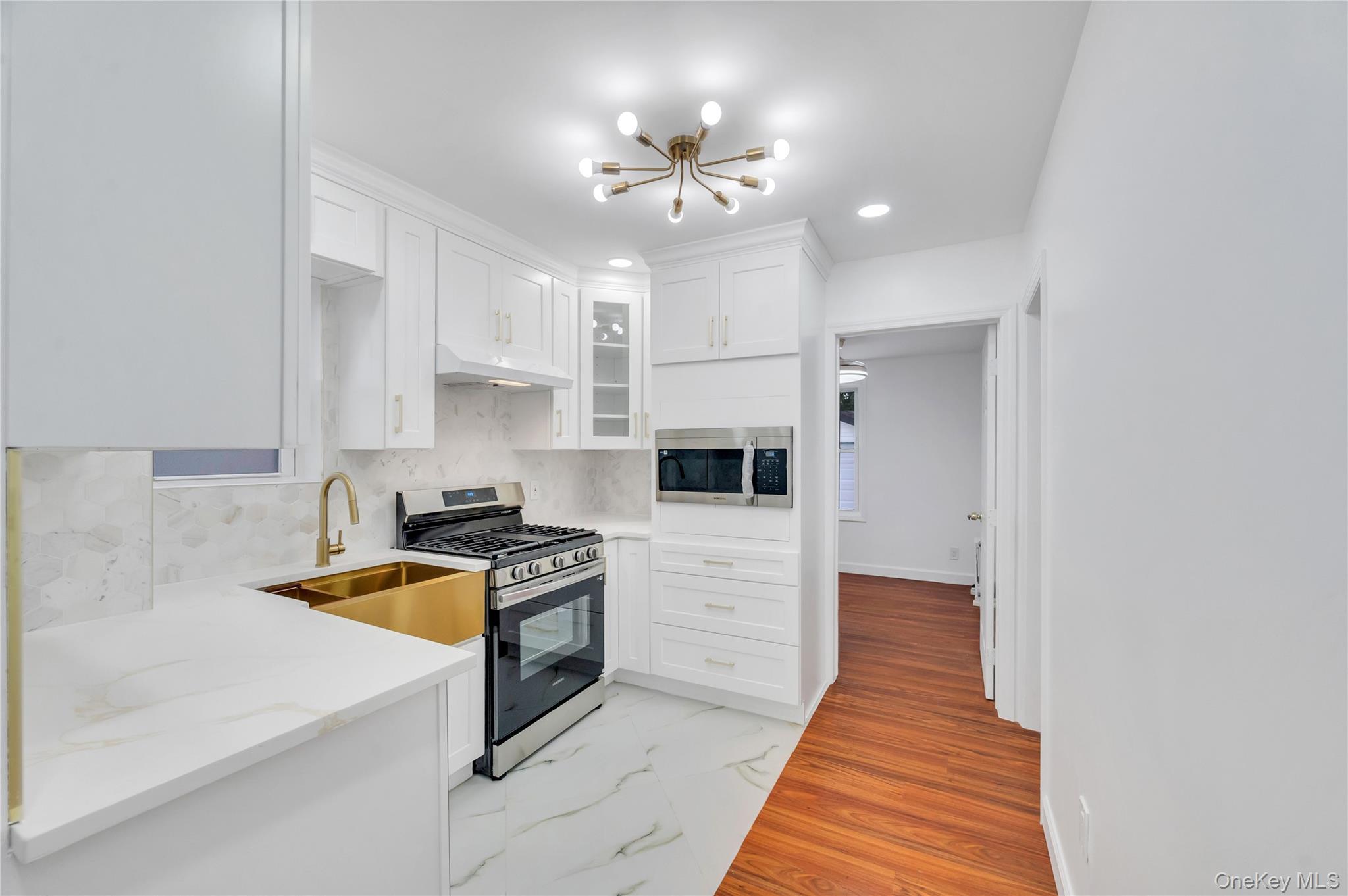 Single Family 205th Street  Queens, NY 11423, MLS-1035187-9