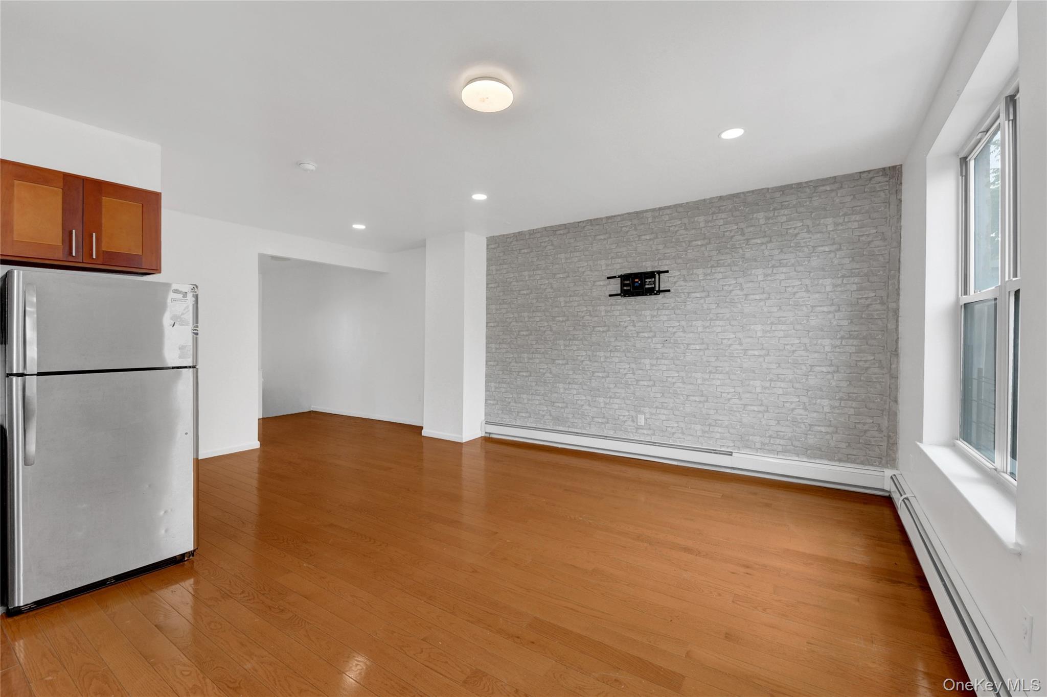 Single Family E 217th Street Bronx, NY 10469, MLS-1035190-19