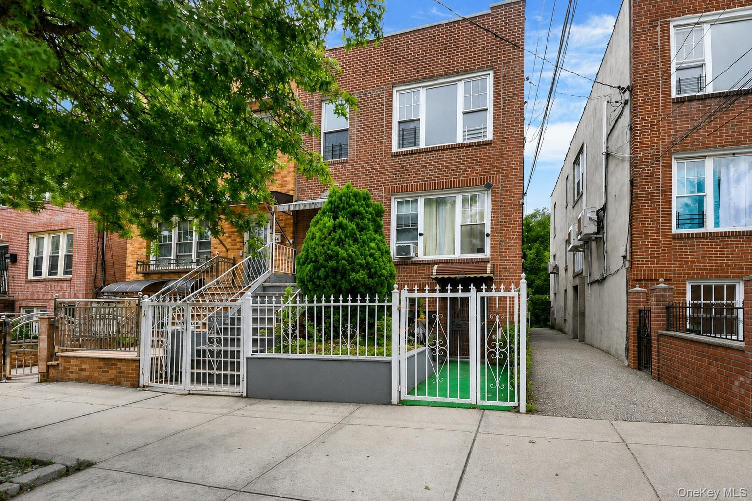 Single Family E 217th Street Bronx, NY 10469, MLS-1035190-2