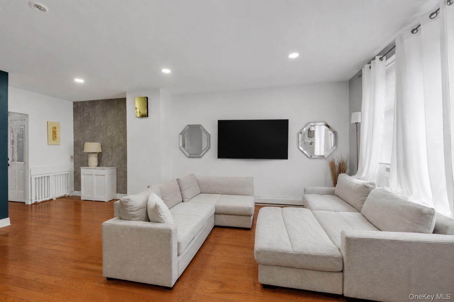 Single Family E 217th Street Bronx, NY 10469, MLS-1035190-4
