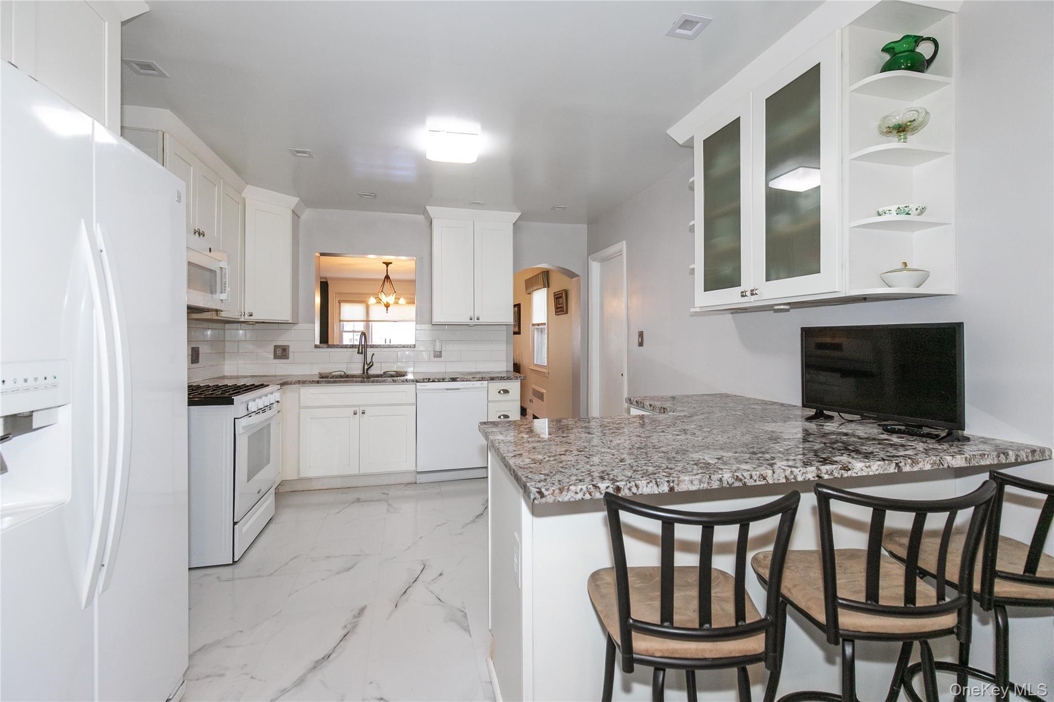 Single Family Plymouth Road Nassau County, NY 11023, MLS-1035209-13