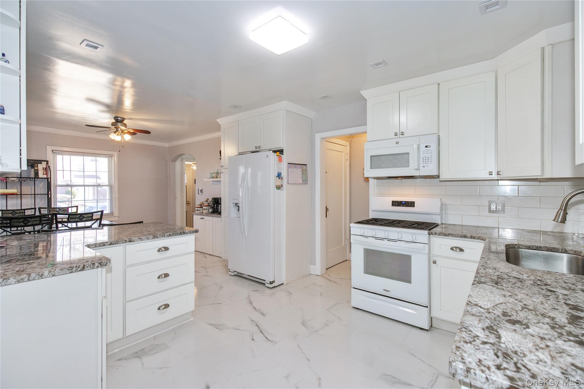 Single Family Plymouth Road Nassau County, NY 11023, MLS-1035209-14