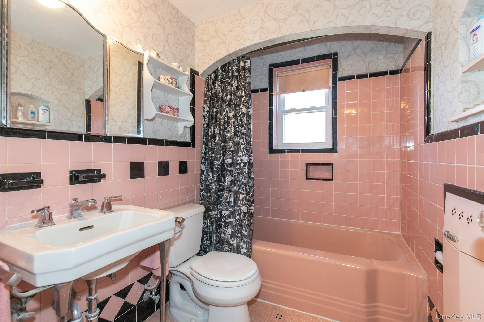 Single Family Plymouth Road Nassau County, NY 11023, MLS-1035209-16