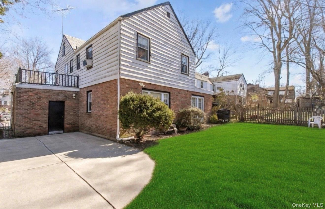 Single Family Plymouth Road Nassau County, NY 11023, MLS-1035209-23