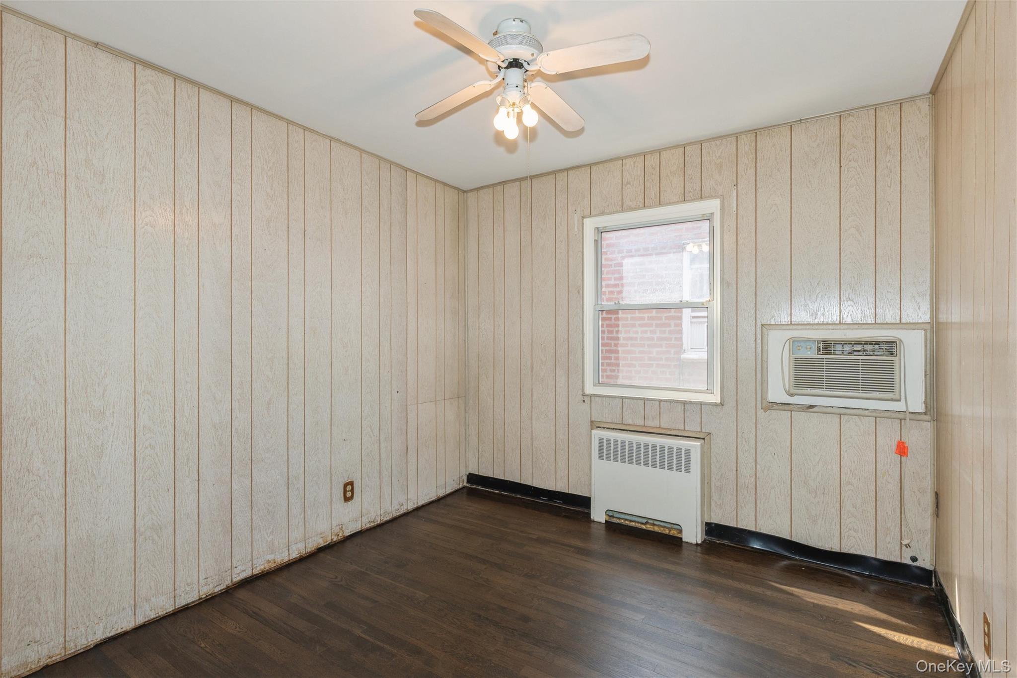 Single Family 67th Street  Queens, NY 11377, MLS-1035222-35