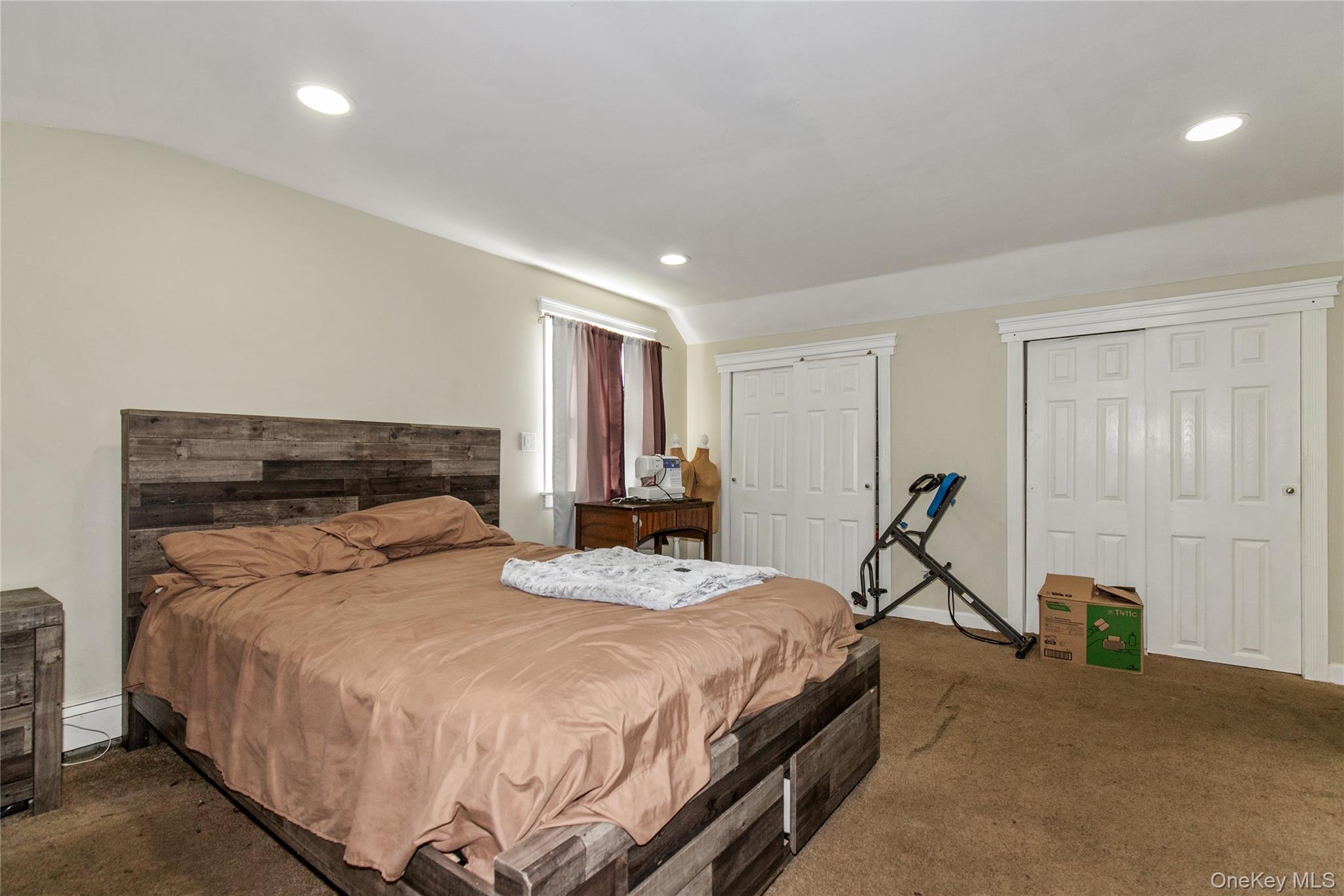Single Family Wren Court Nassau County, NY 11552, MLS-1035233-16