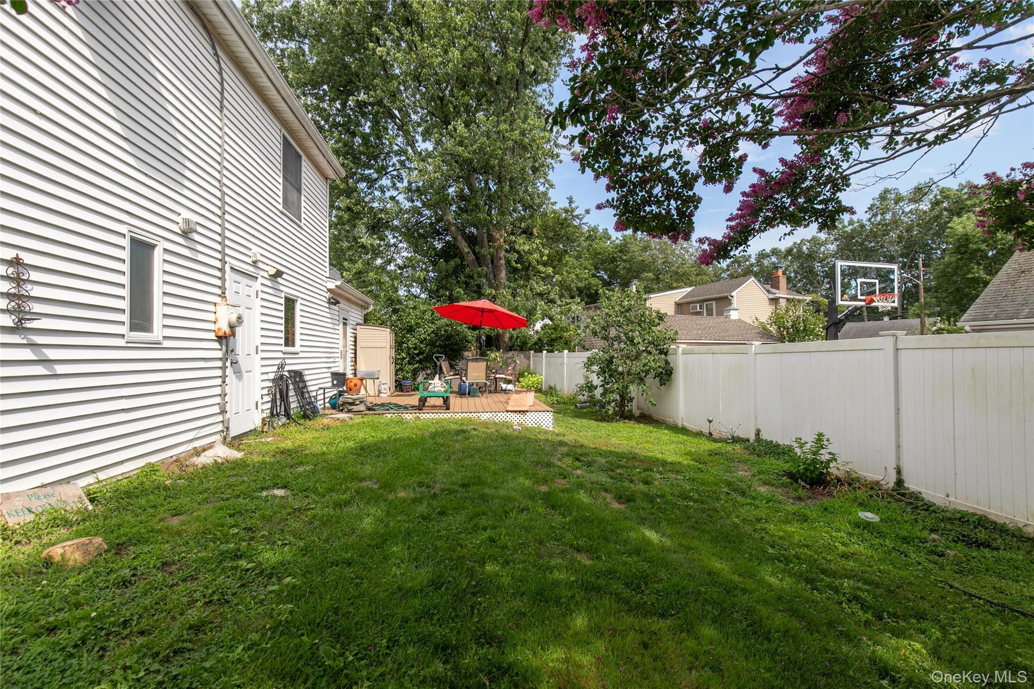 Single Family Wren Court Nassau County, NY 11552, MLS-1035233-18