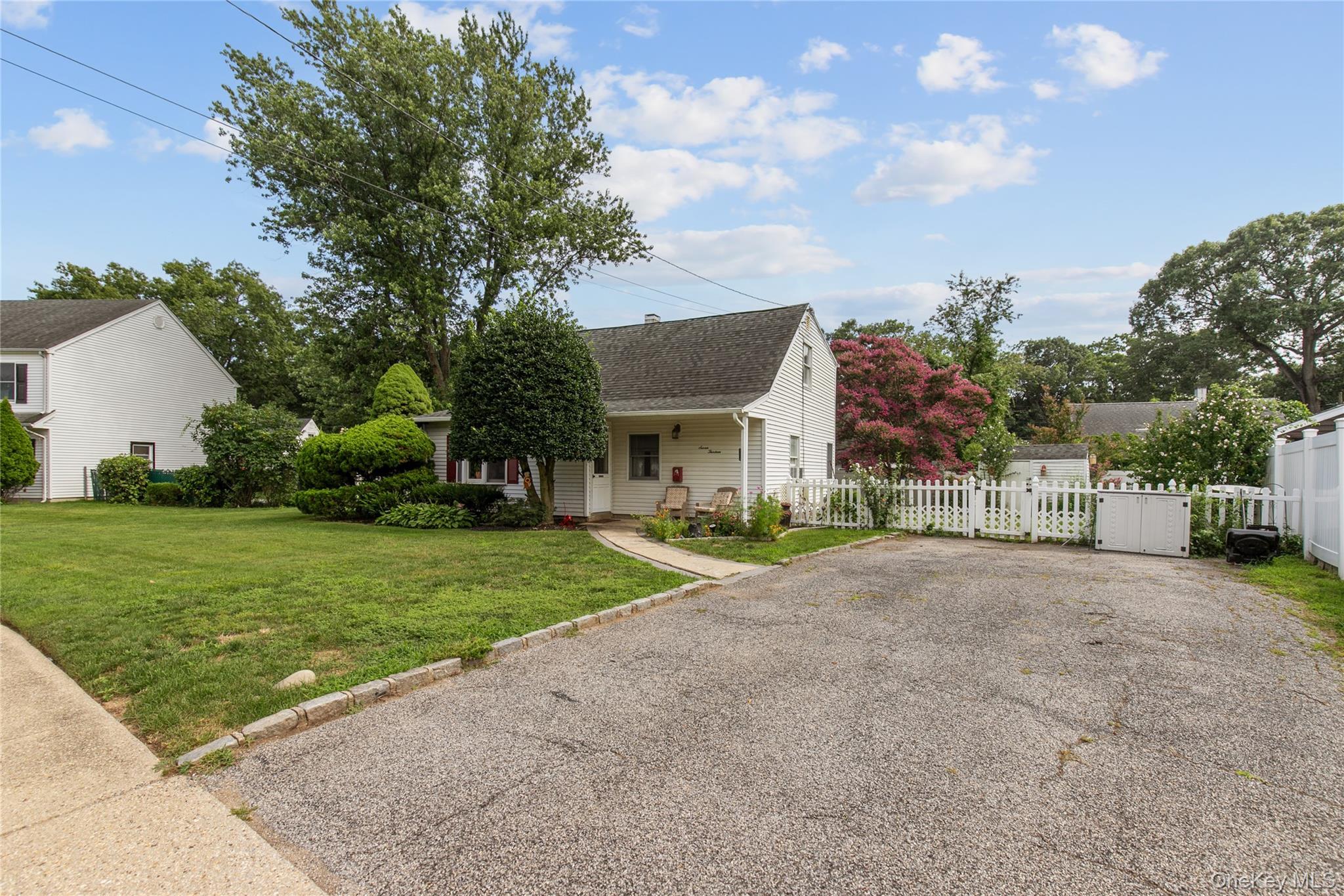 Single Family Wren Court Nassau County, NY 11552, MLS-1035233-2