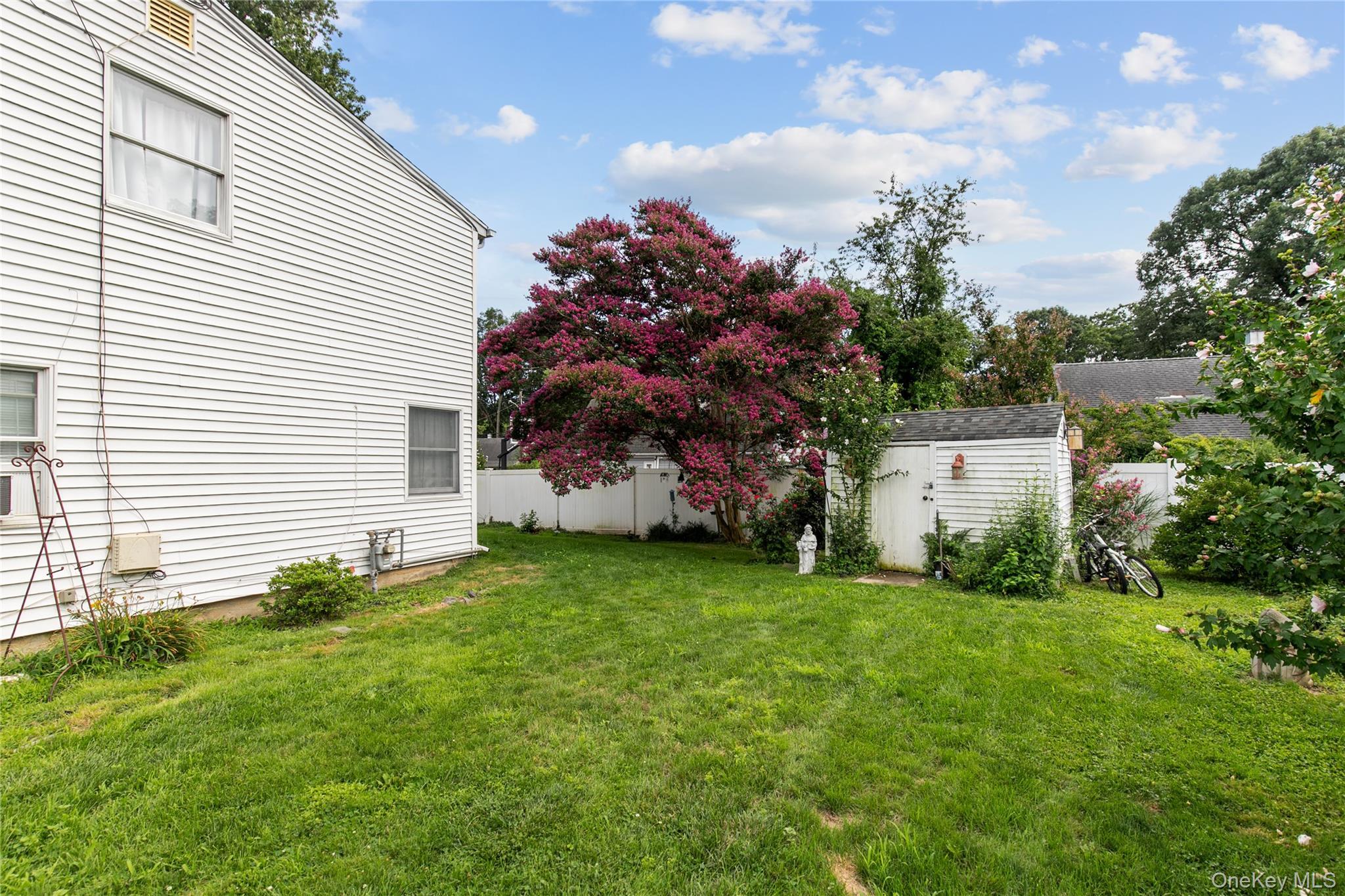 Single Family Wren Court  Nassau County, NY 11552, MLS-1035233-21