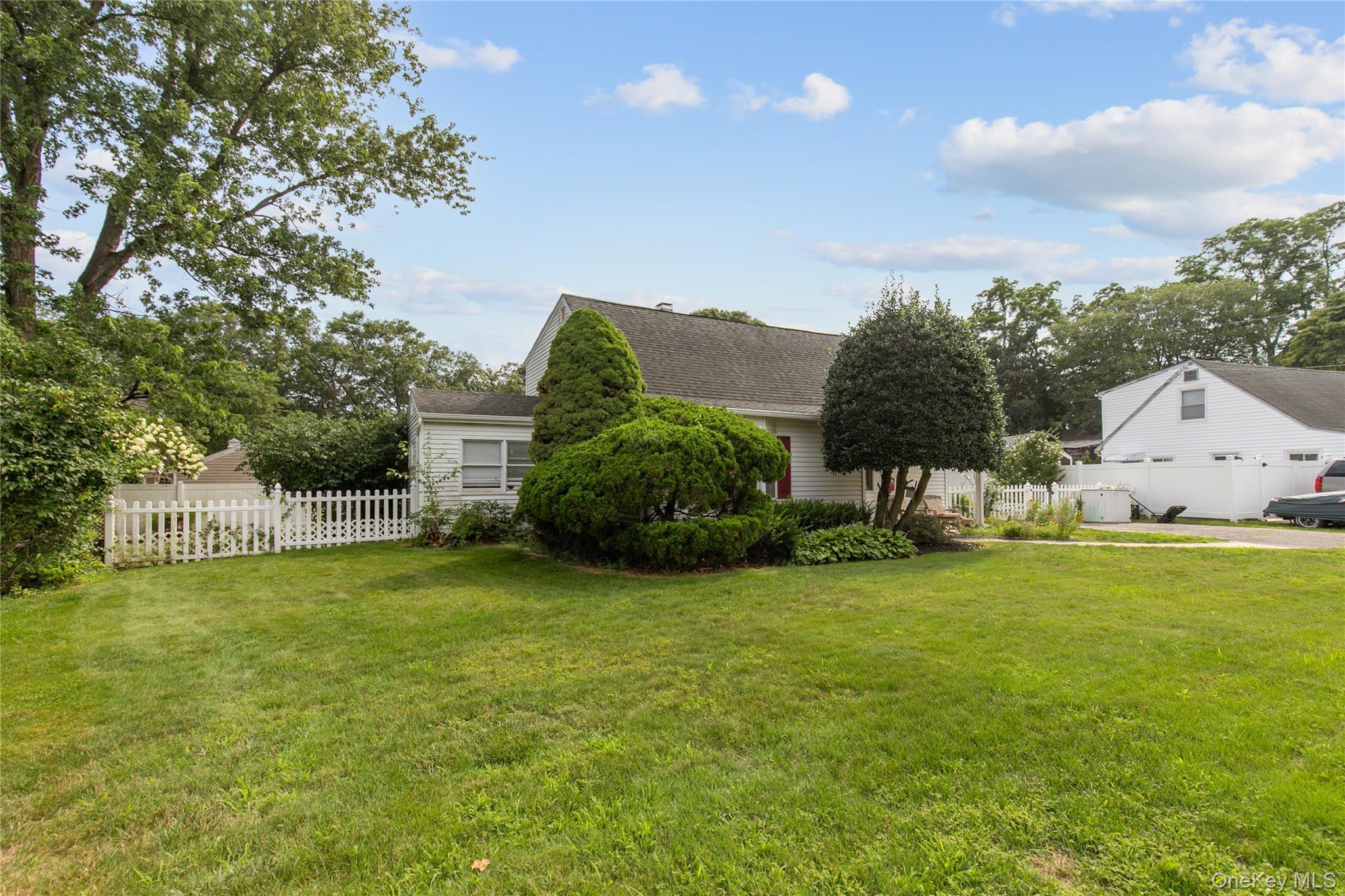 Single Family Wren Court Nassau County, NY 11552, MLS-1035233-4
