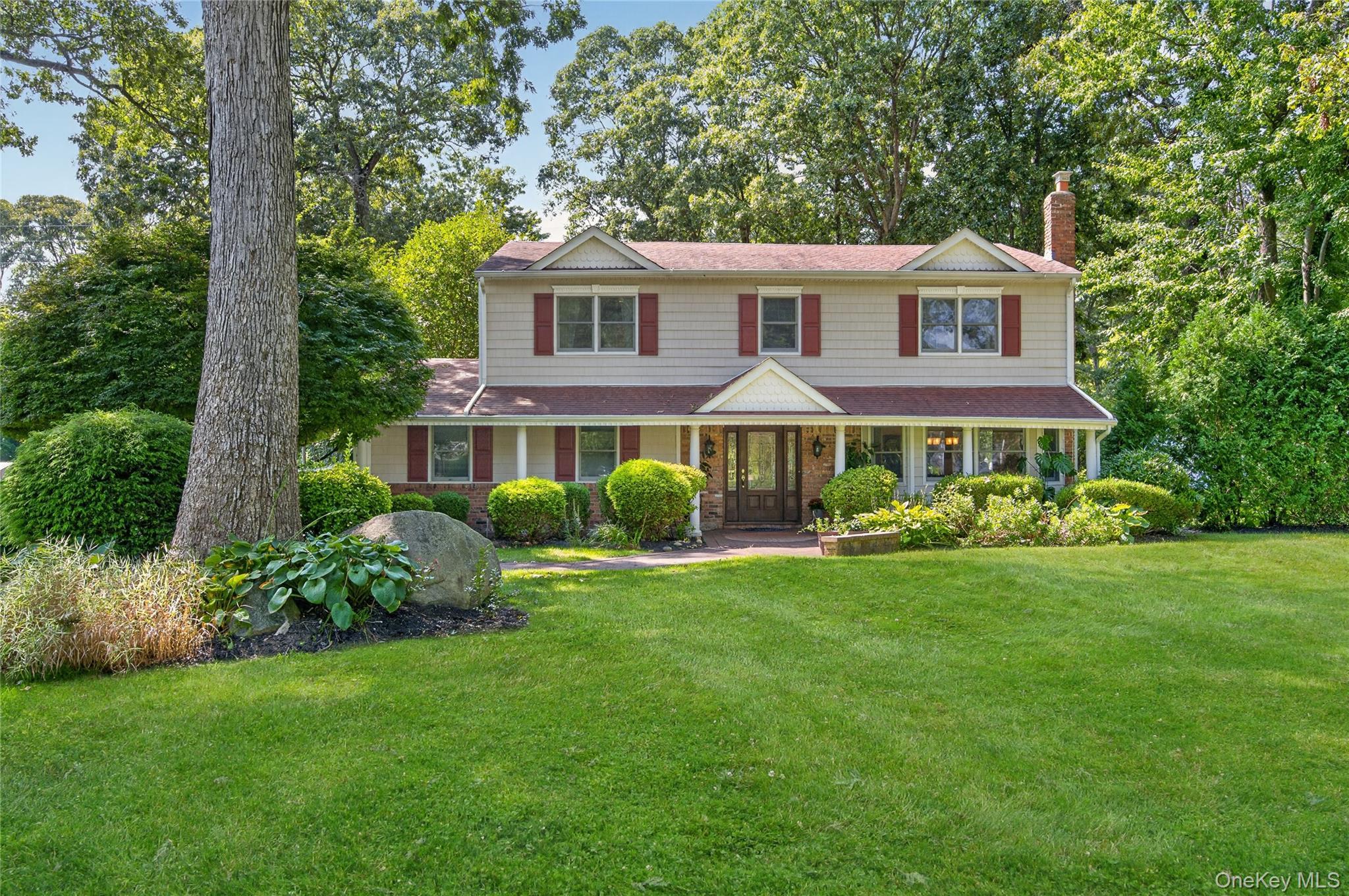 Single Family Mcculloch Drive Suffolk County, NY 11746, MLS-1035239-2