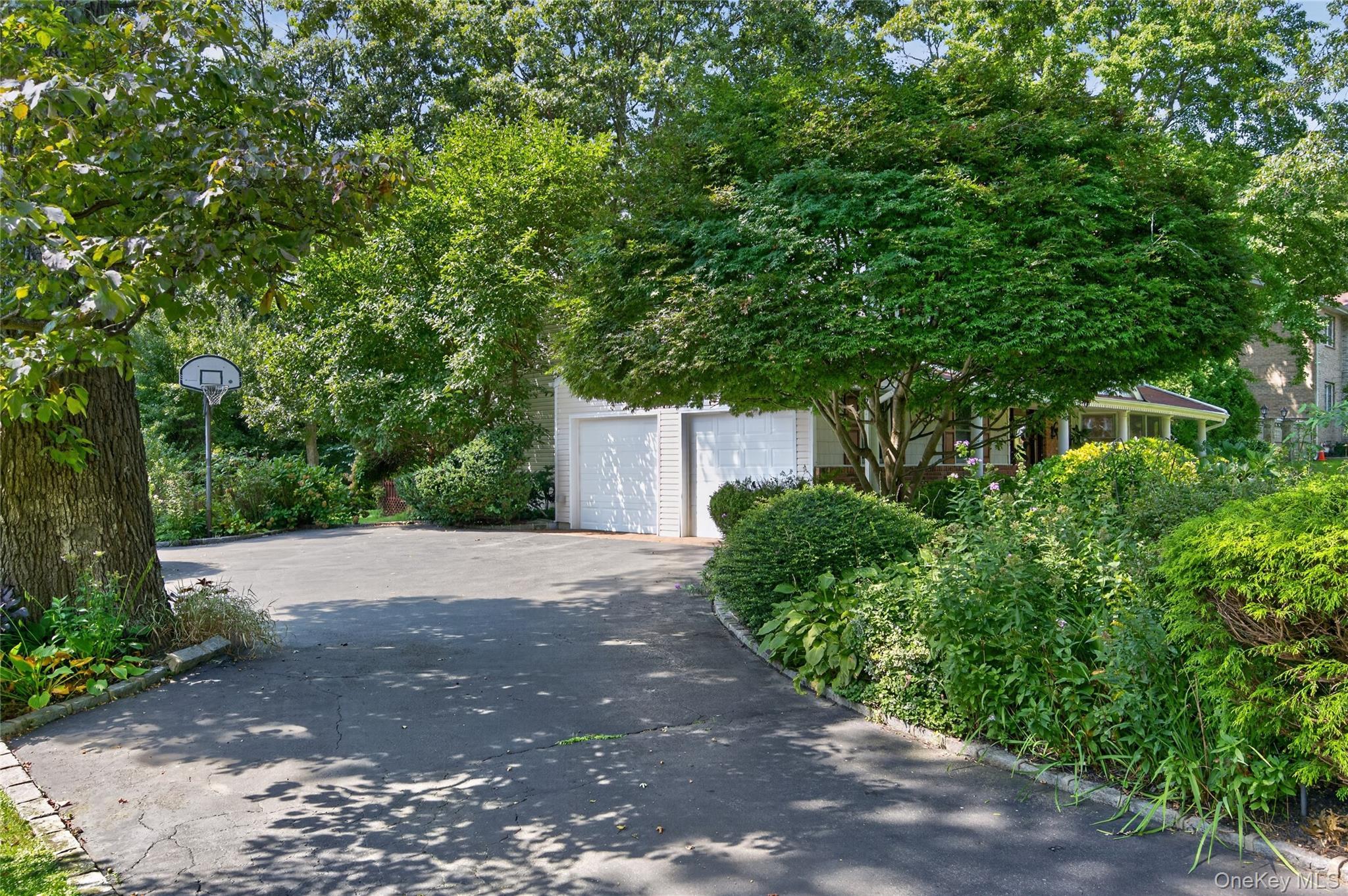 Single Family Mcculloch Drive Suffolk County, NY 11746, MLS-1035239-22