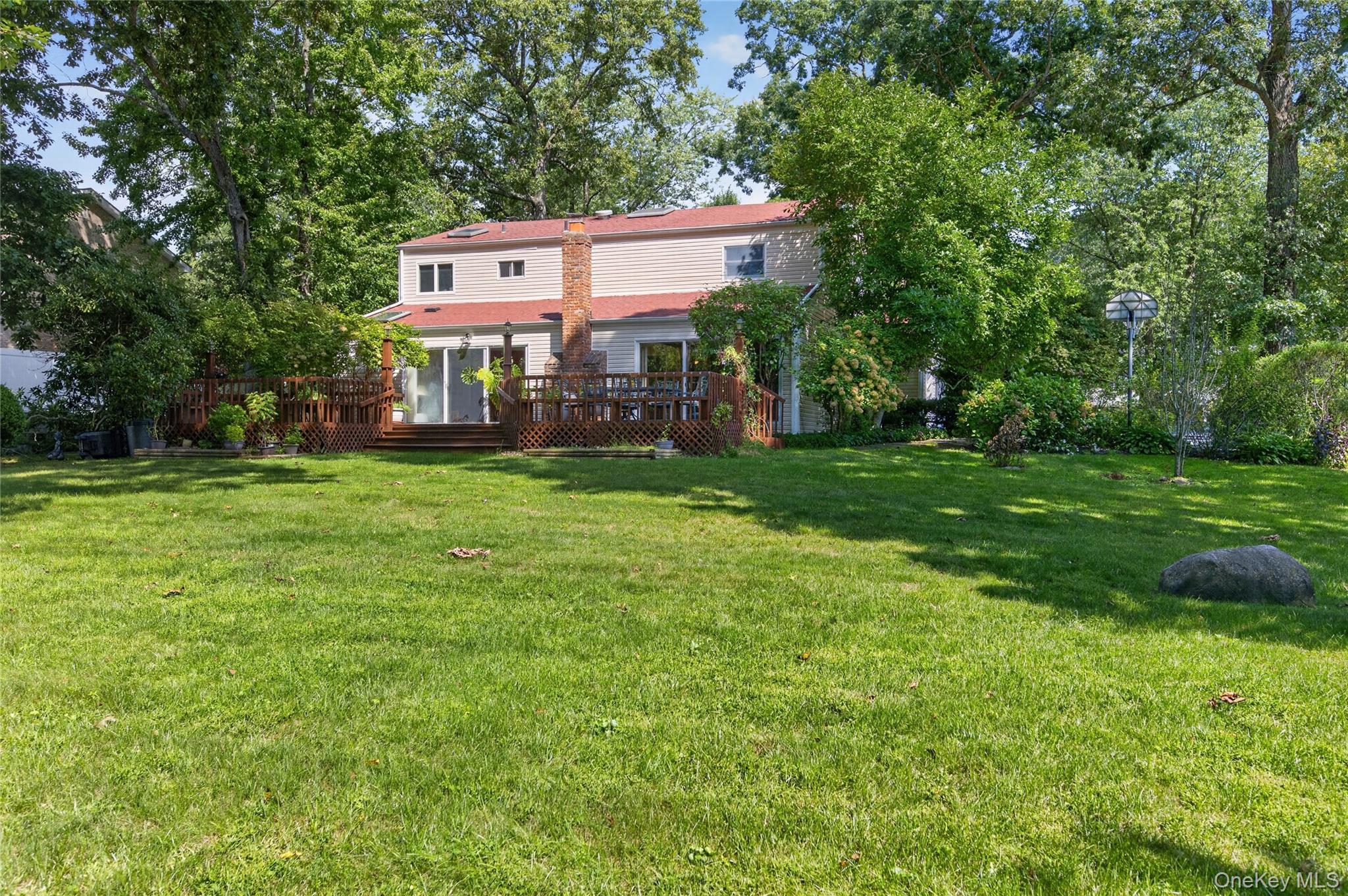 Single Family Mcculloch Drive Suffolk County, NY 11746, MLS-1035239-27