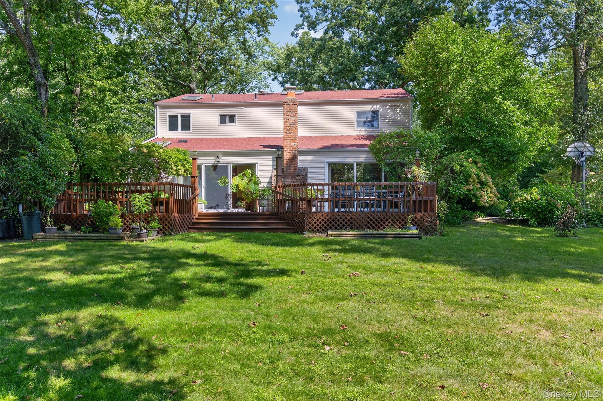 Single Family Mcculloch Drive Suffolk County, NY 11746, MLS-1035239-28