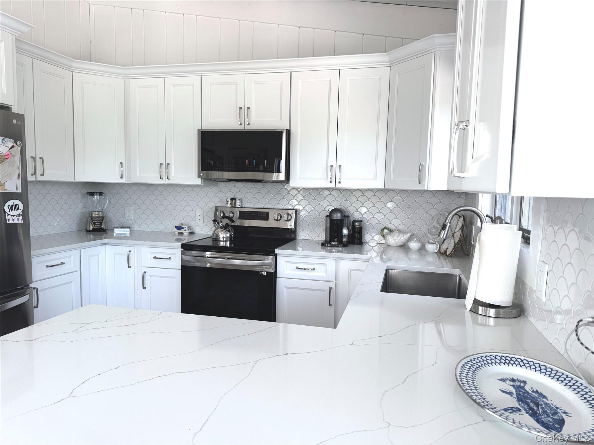 Single Family Hawser Drive  Suffolk County, NY 11702, MLS-1035289-7