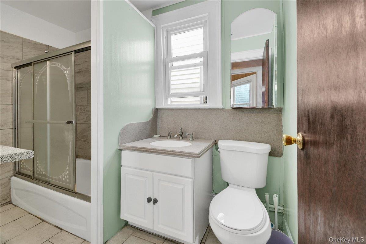 Single Family E 243rd Street Bronx, NY 10470, MLS-1035296-17
