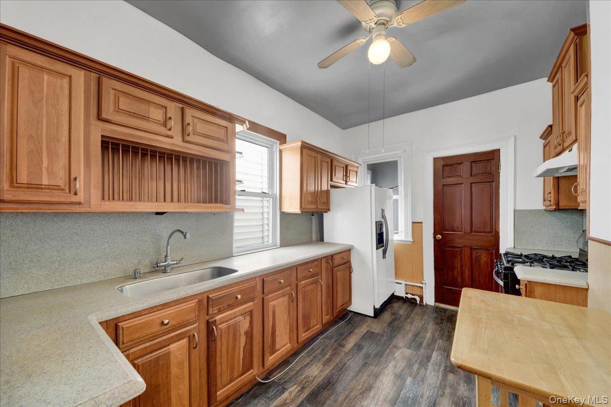 Single Family E 243rd Street Bronx, NY 10470, MLS-1035296-19