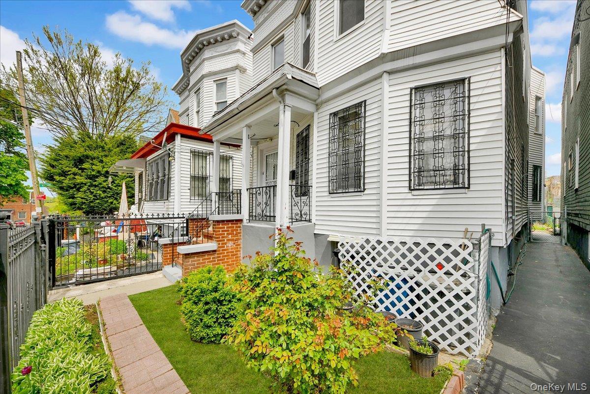 Single Family E 243rd Street Bronx, NY 10470, MLS-1035296-2