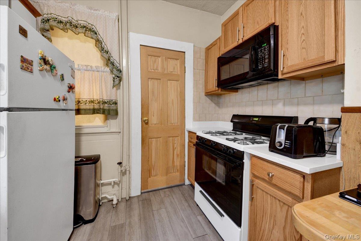 Single Family E 243rd Street Bronx, NY 10470, MLS-1035296-8