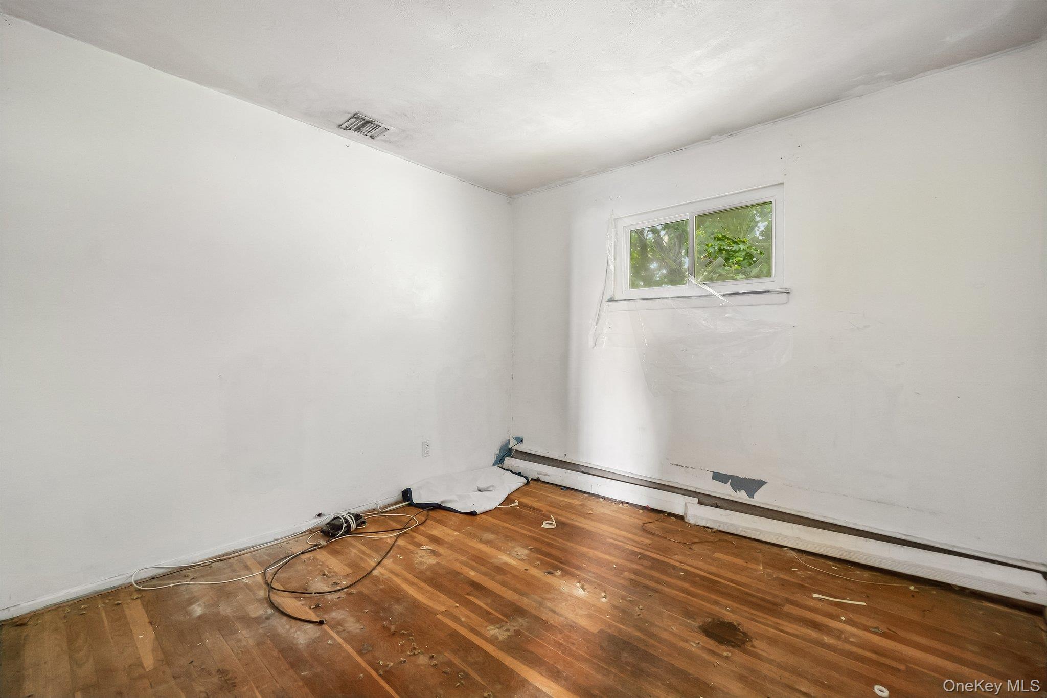 Single Family Frederick Avenue Nassau County, NY 11001, MLS-1035310-17