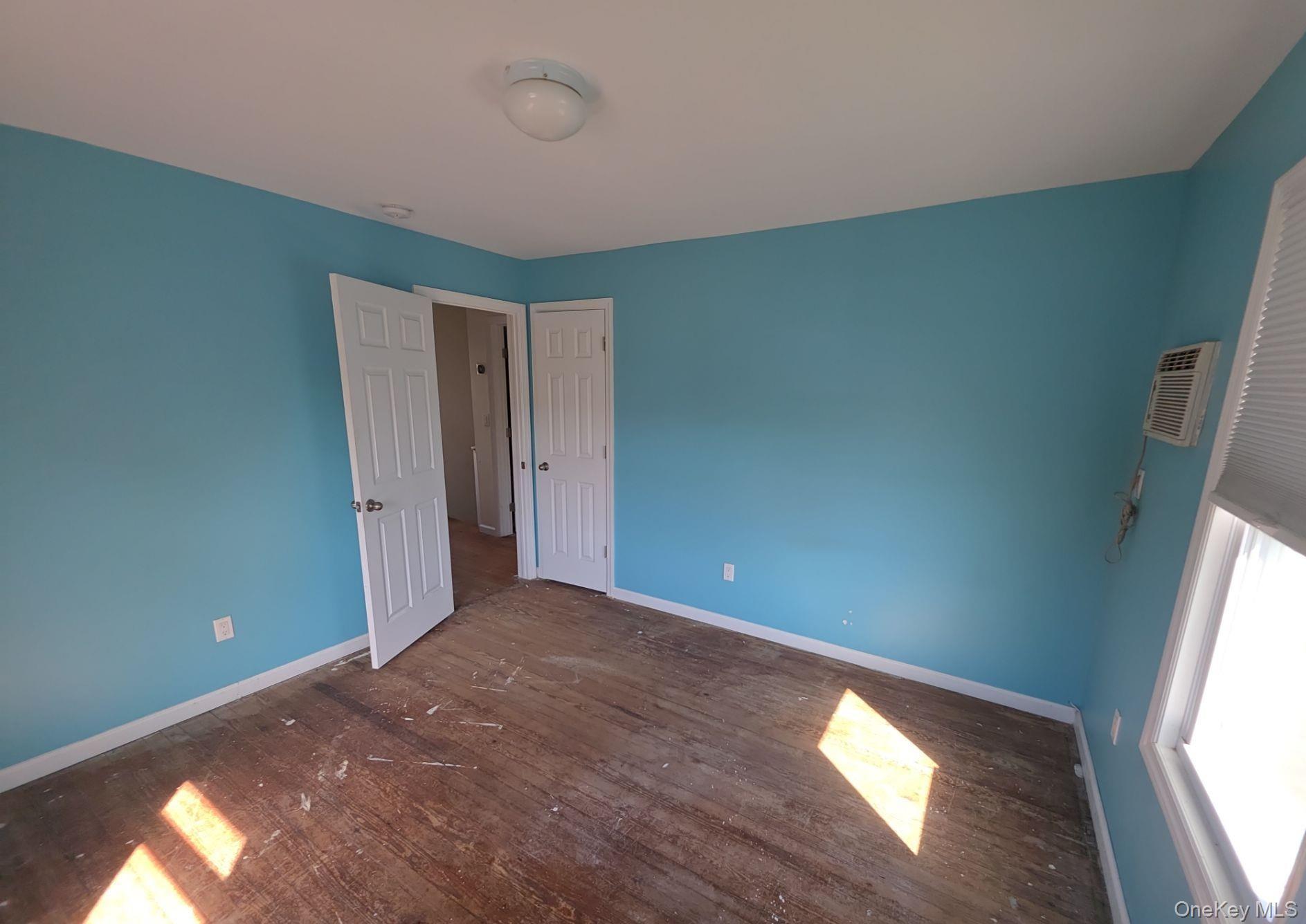 Single Family Laurel Road Suffolk County, NY 11757, MLS-1035320-13