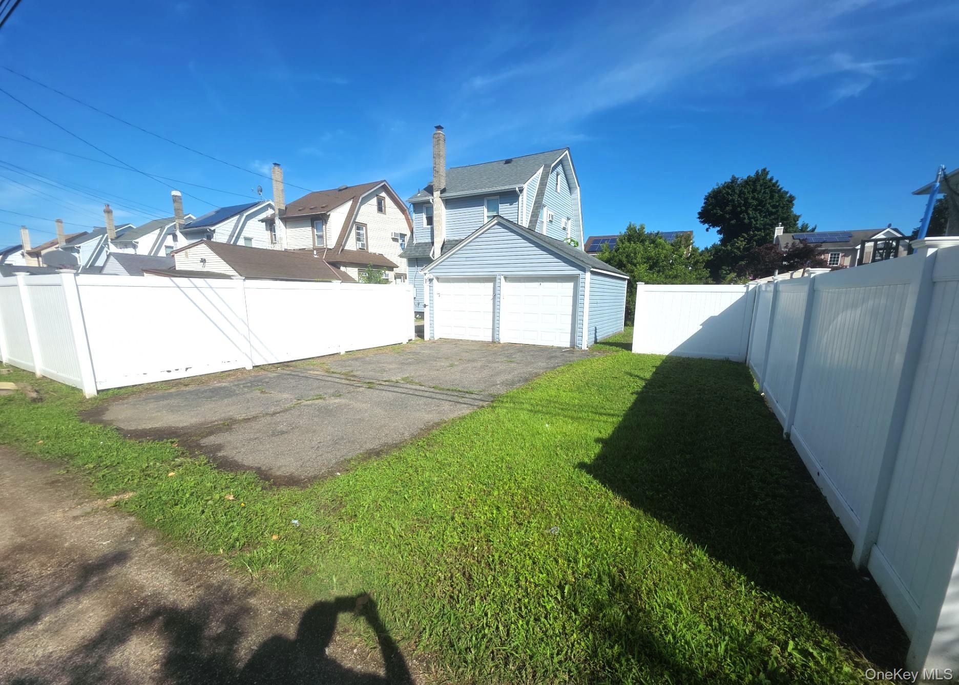 Single Family Laurel Road  Suffolk County, NY 11757, MLS-1035320-19