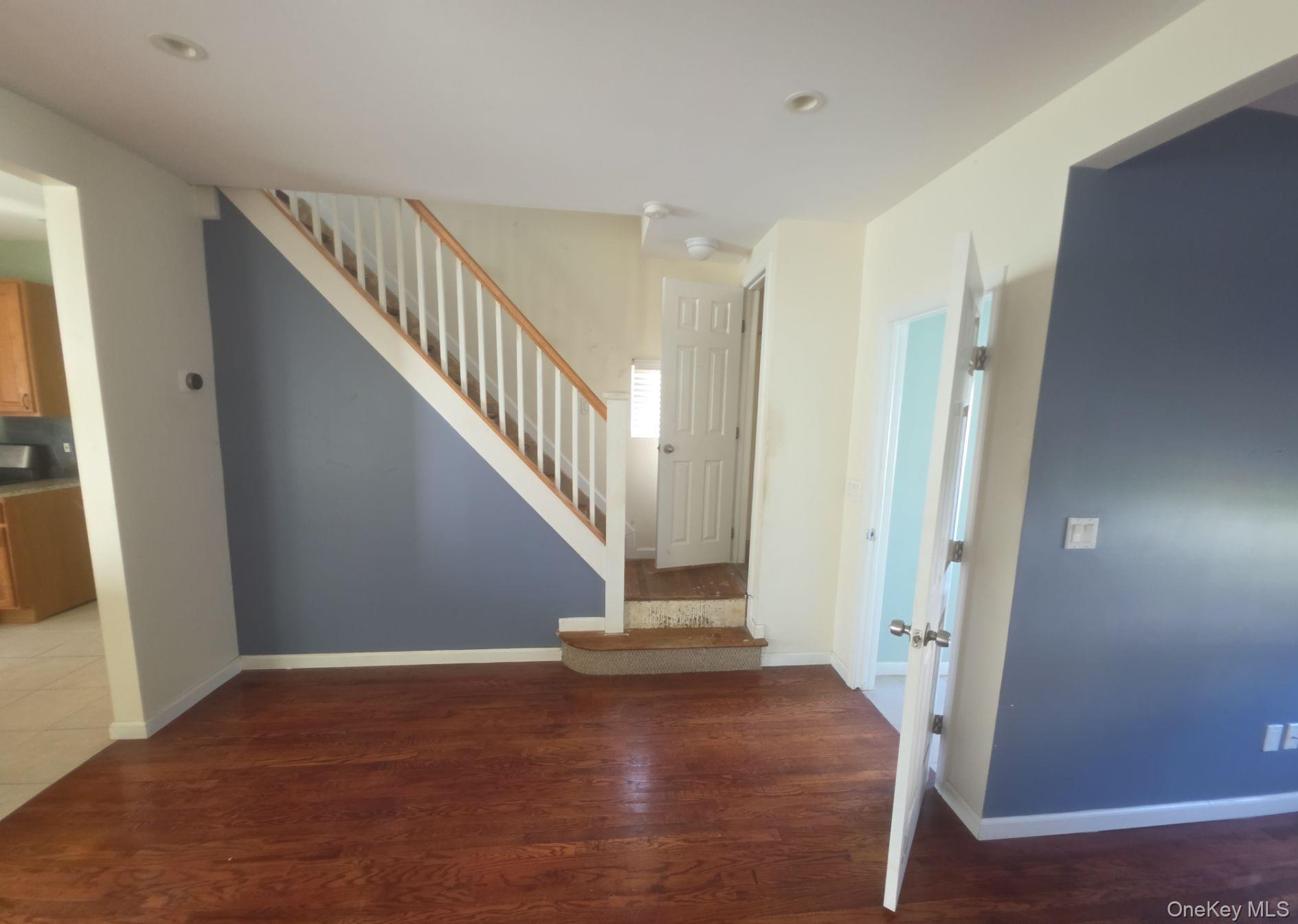 Single Family Laurel Road Suffolk County, NY 11757, MLS-1035320-3