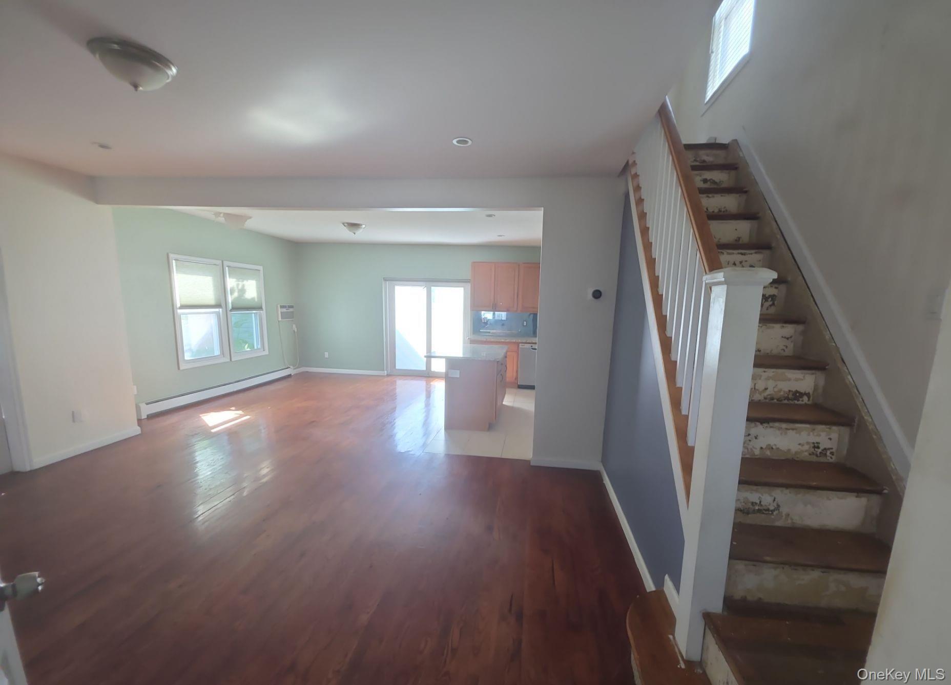 Single Family Laurel Road Suffolk County, NY 11757, MLS-1035320-4
