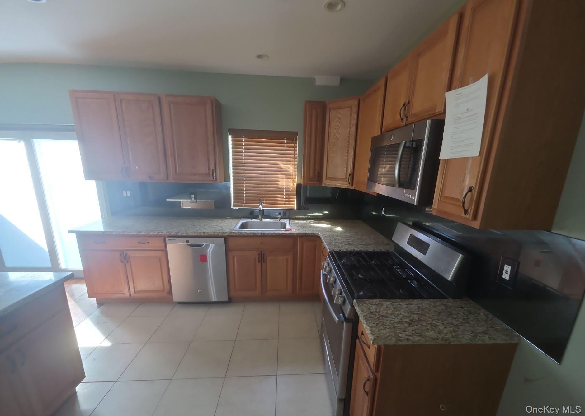 Single Family Laurel Road Suffolk County, NY 11757, MLS-1035320-6